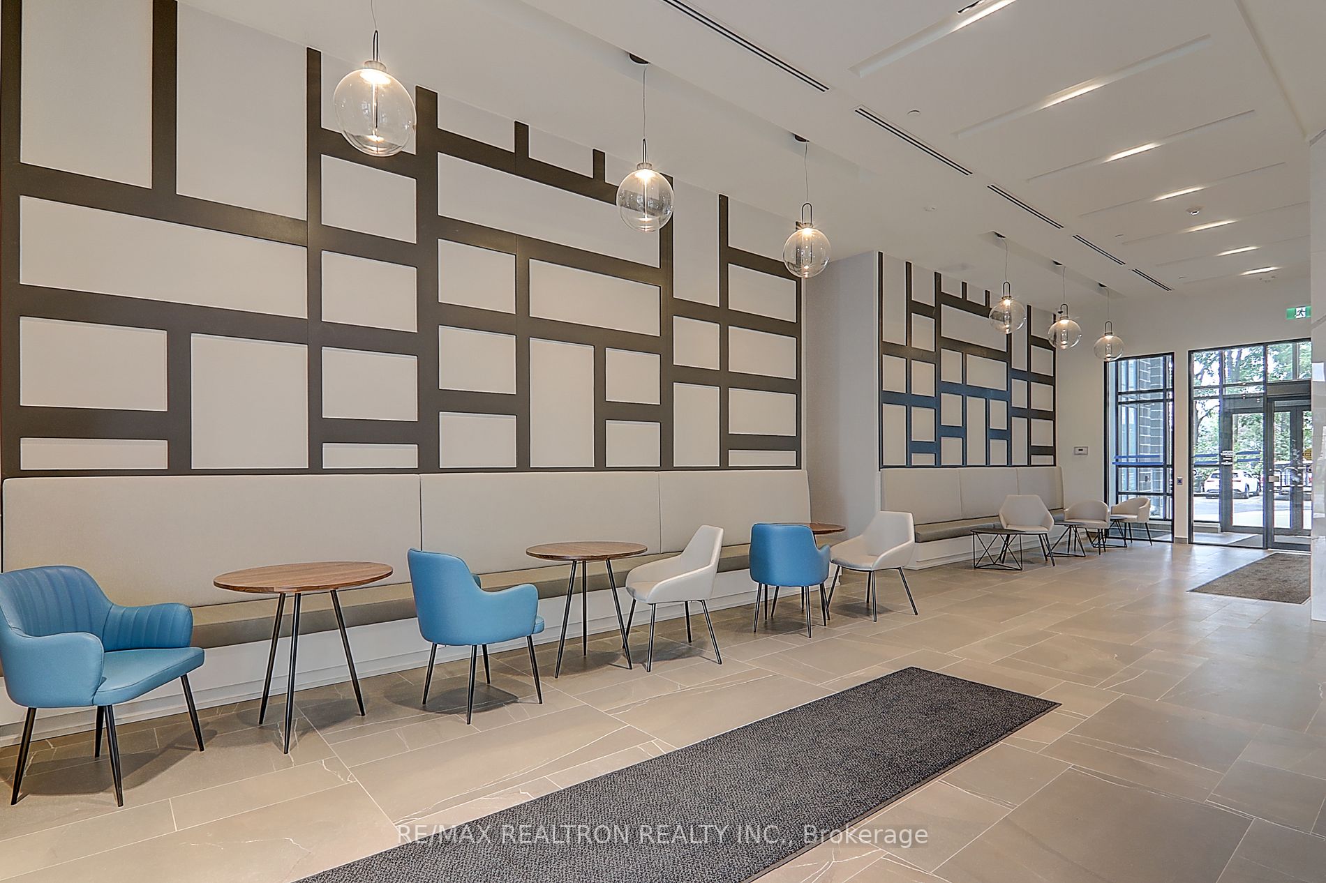 681 Yonge St, #710