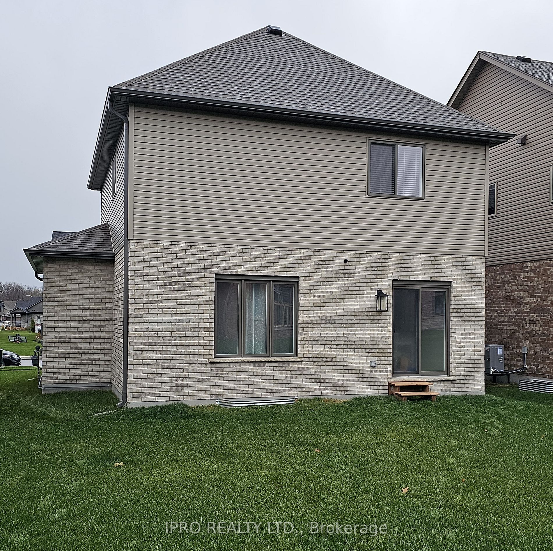 12 Mitchell Ave