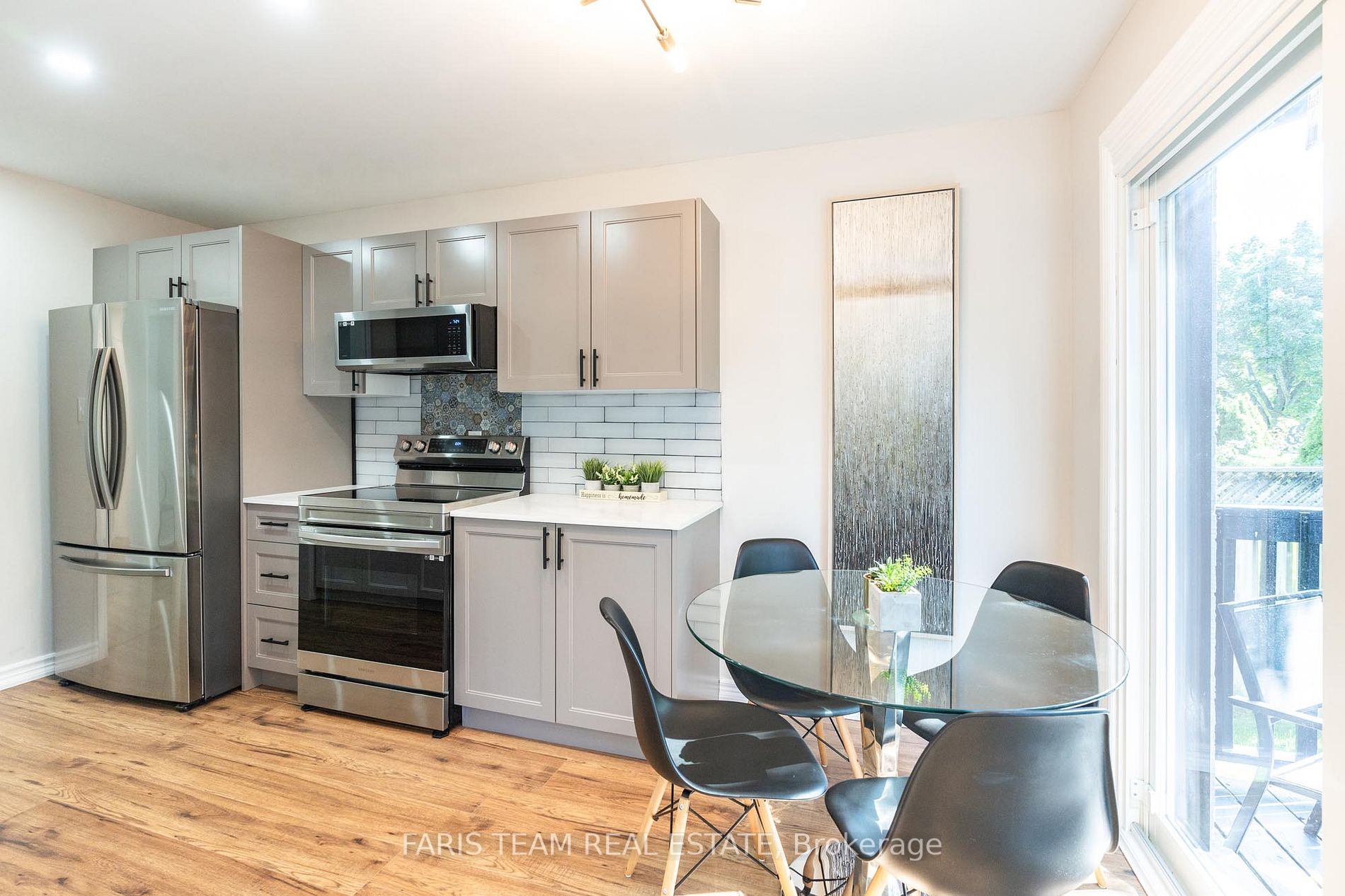 15 Meadowlark Rd