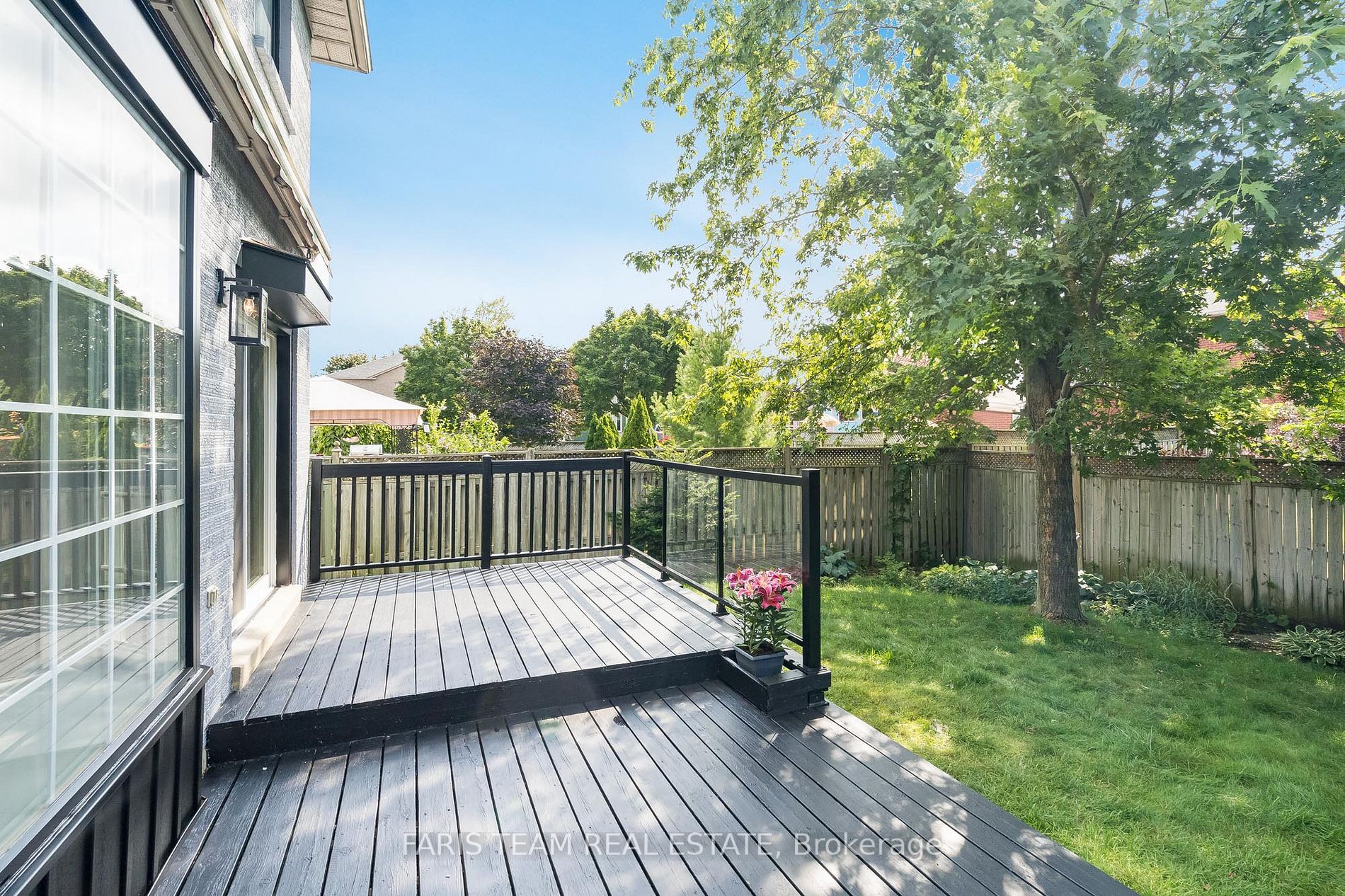 15 Meadowlark Rd