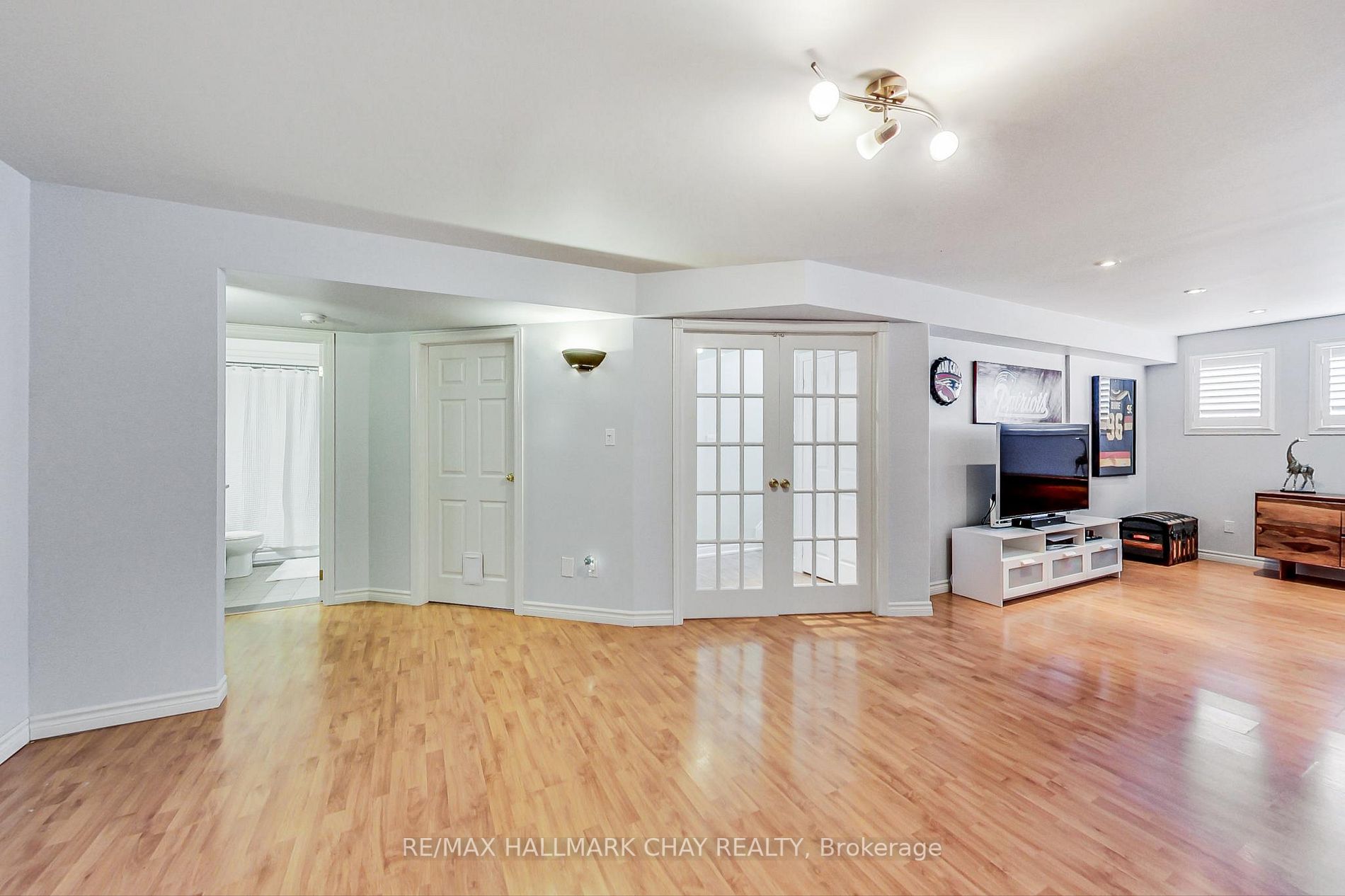 25 Forest Dale Dr