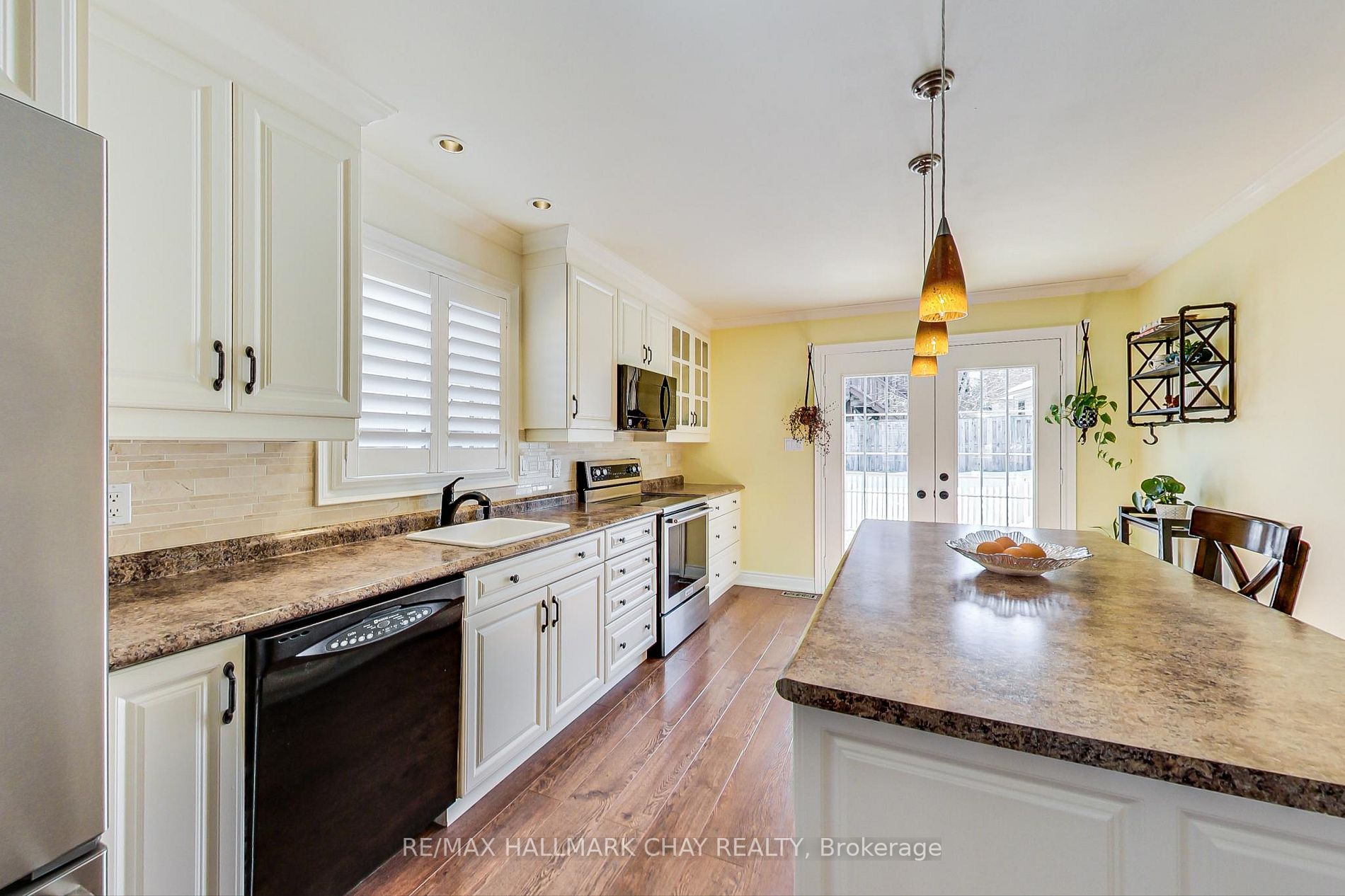 25 Forest Dale Dr