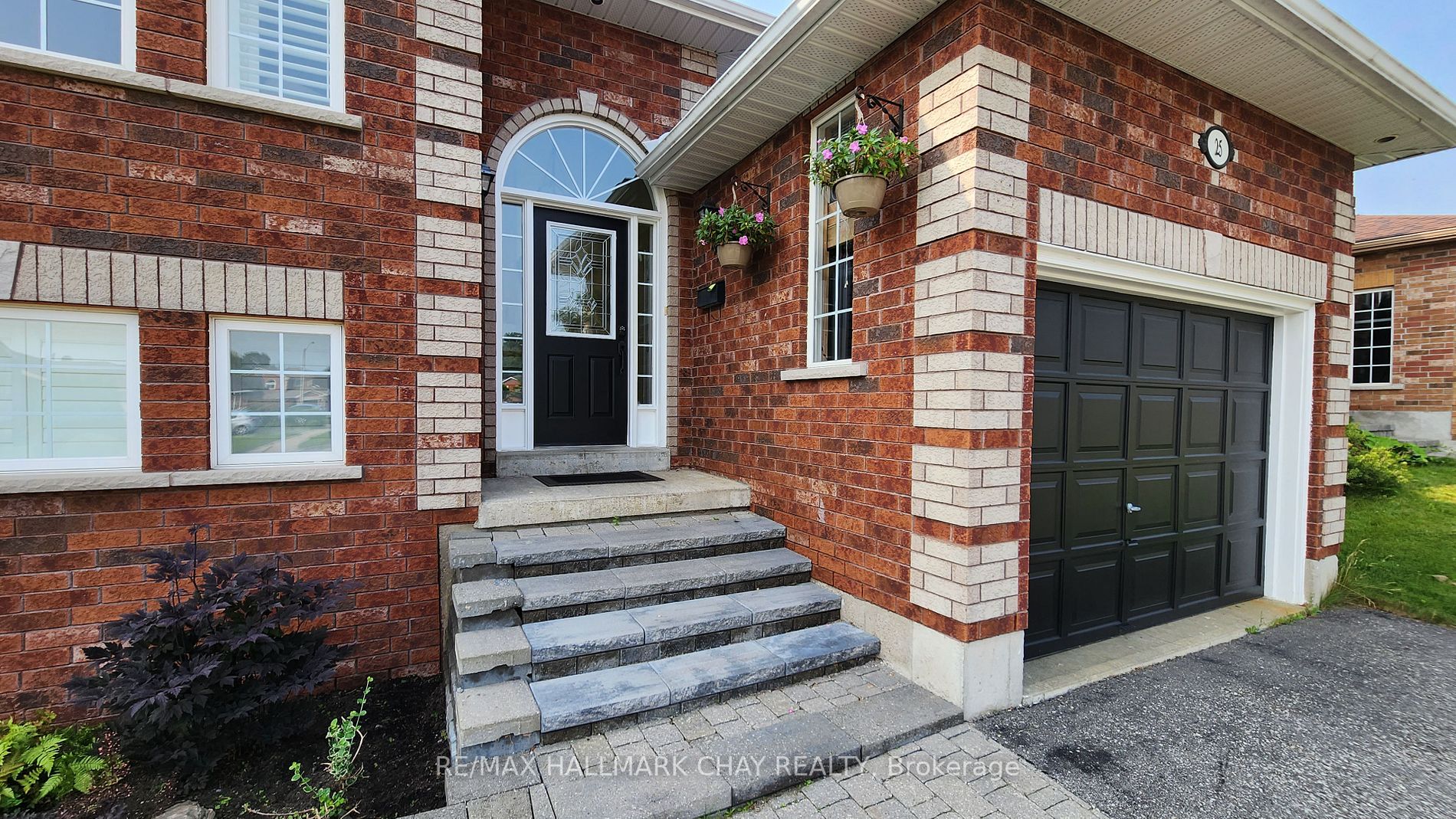 25 Forest Dale Dr