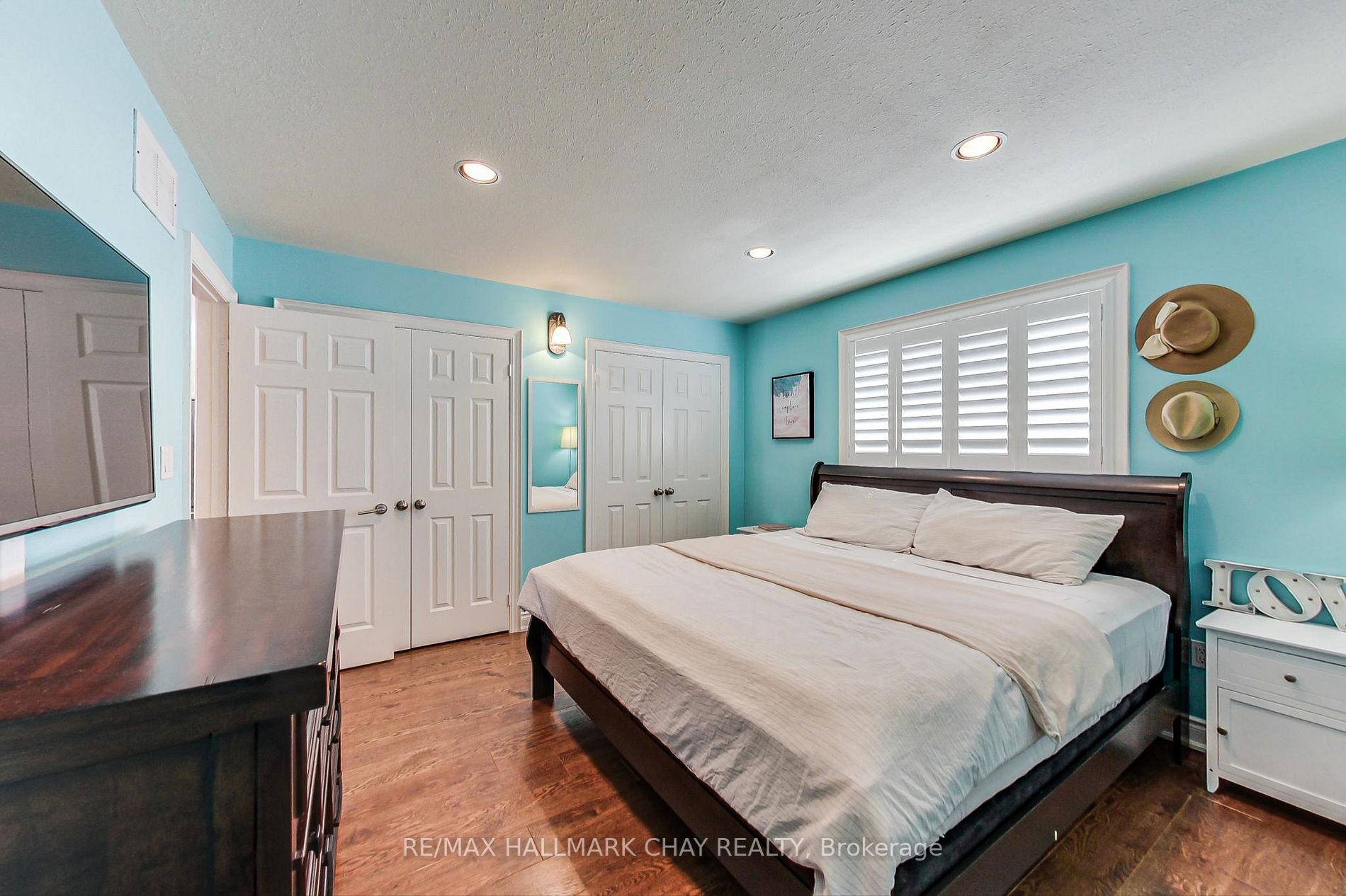 25 Forest Dale Dr