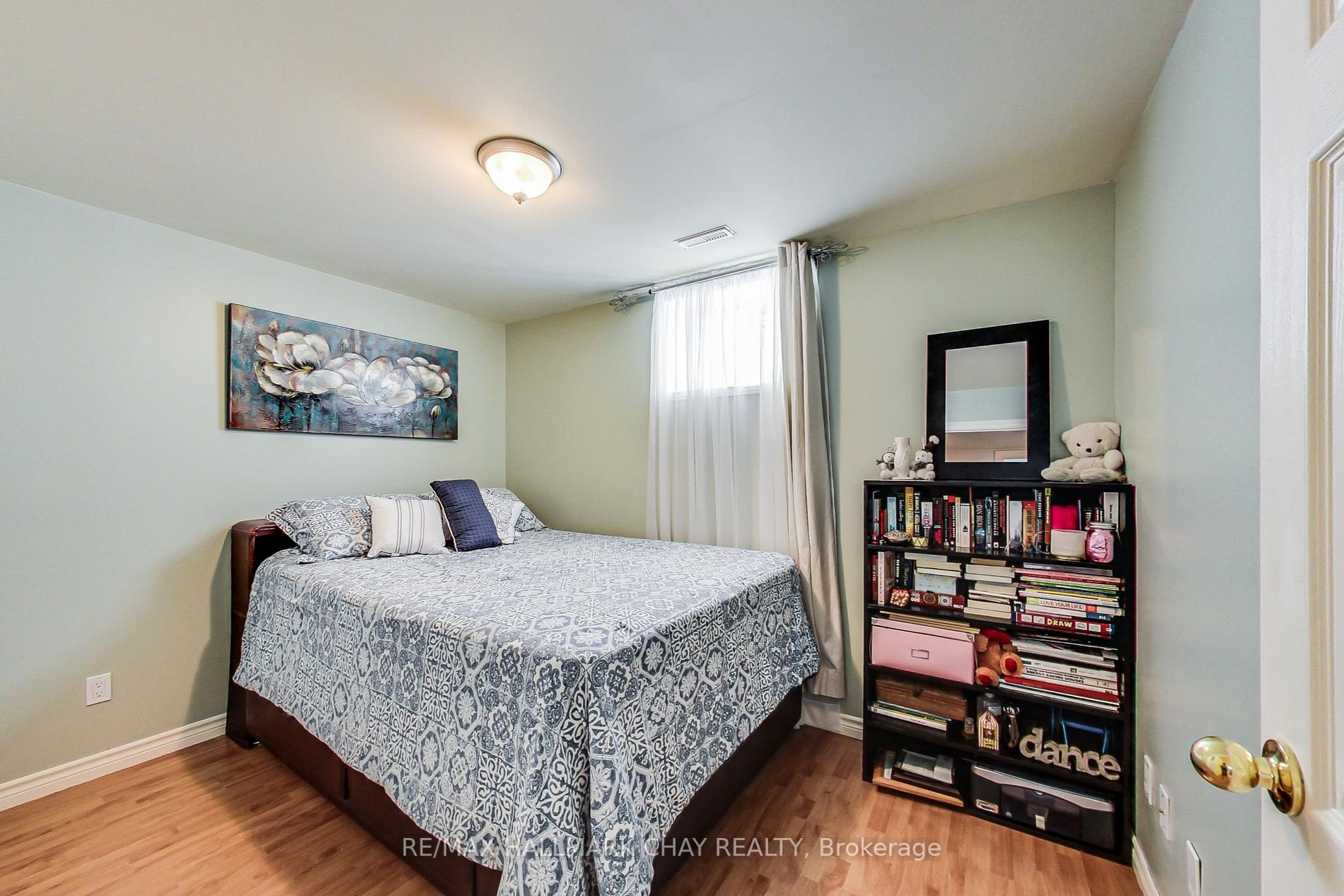 25 Forest Dale Dr