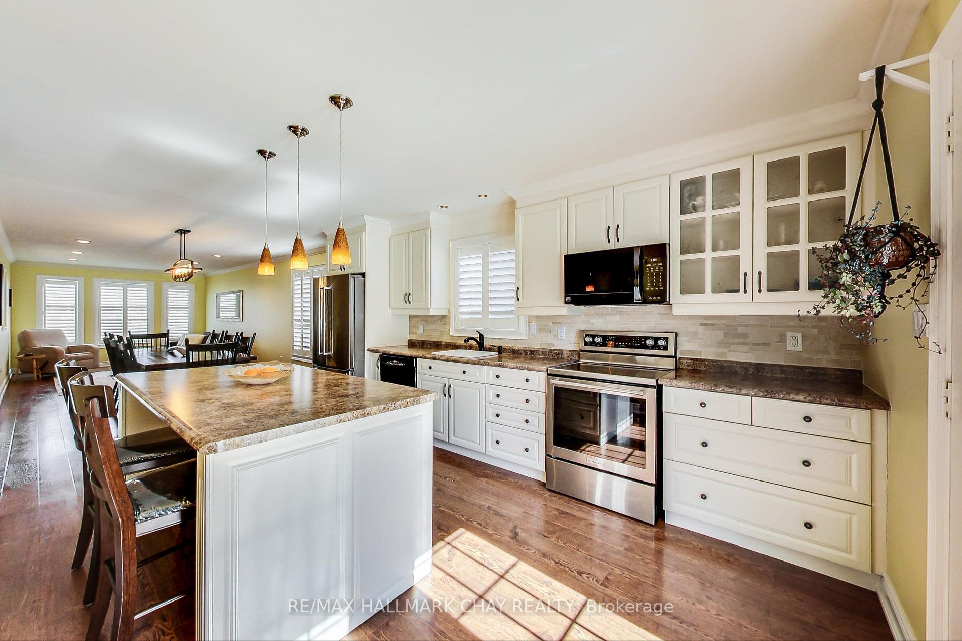 25 Forest Dale Dr