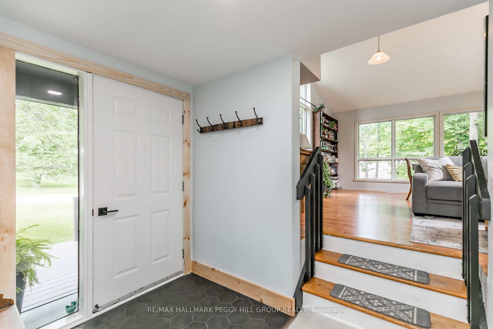 47 Shoreline Dr