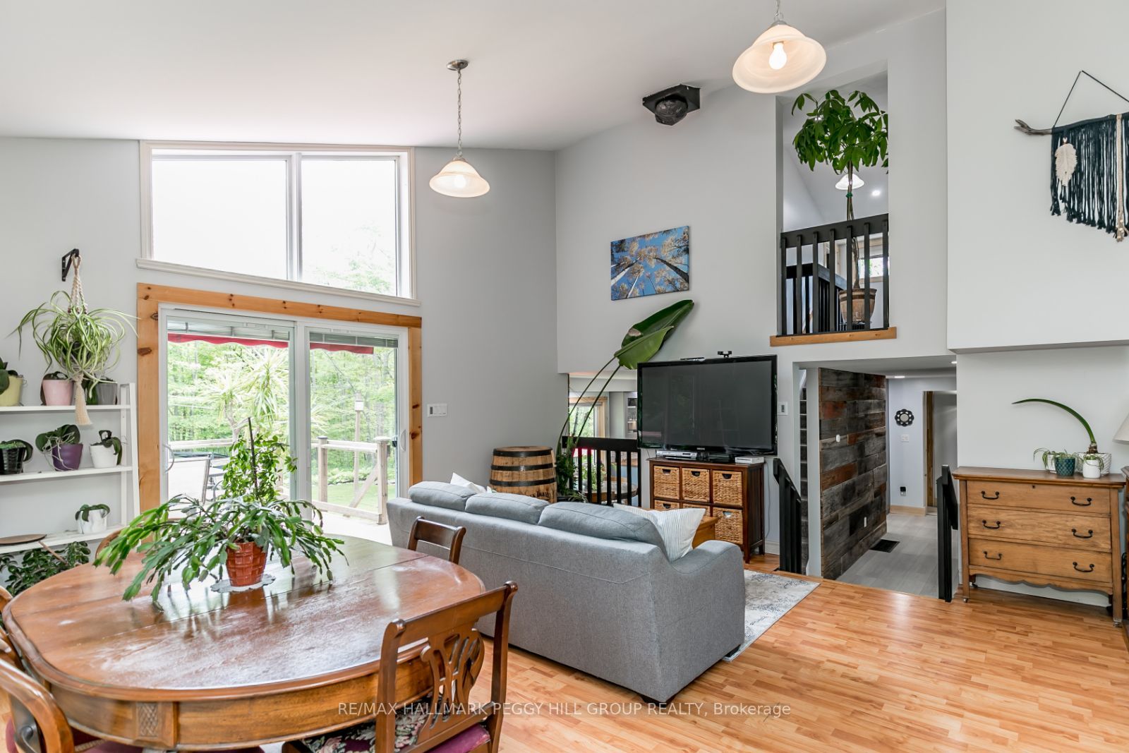 47 Shoreline Dr