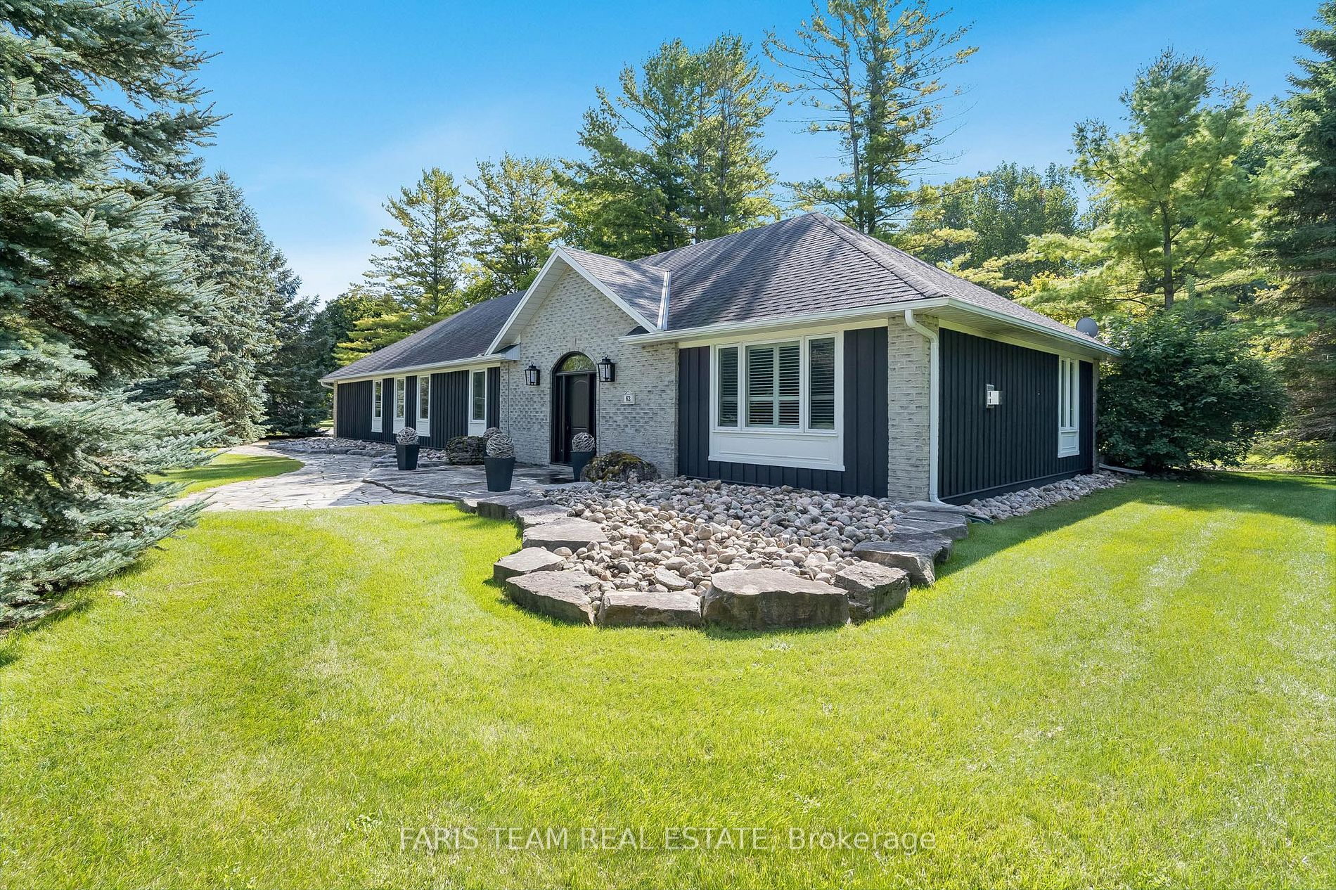 62 Wasaga Sands Dr