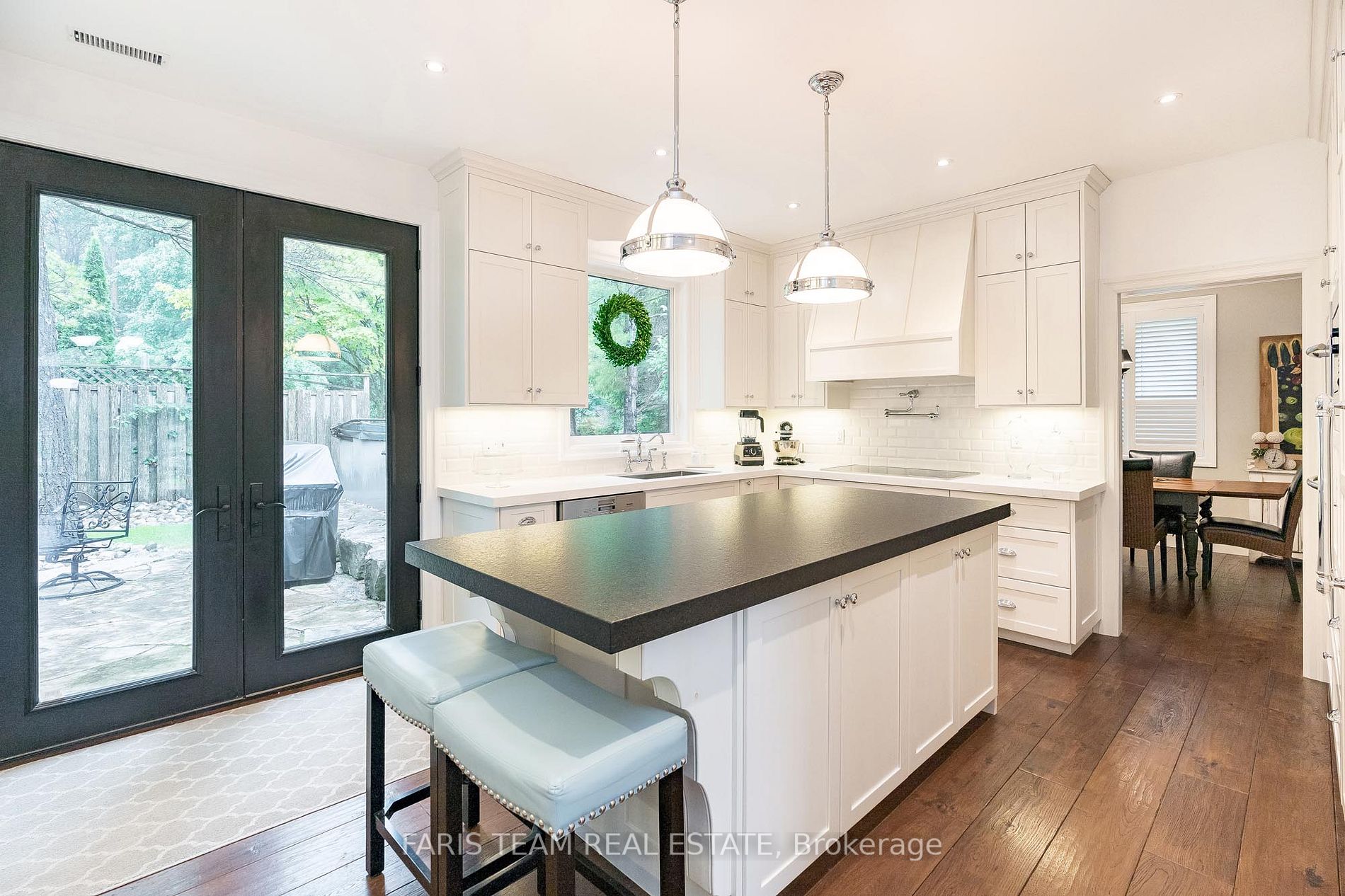 62 Wasaga Sands Dr