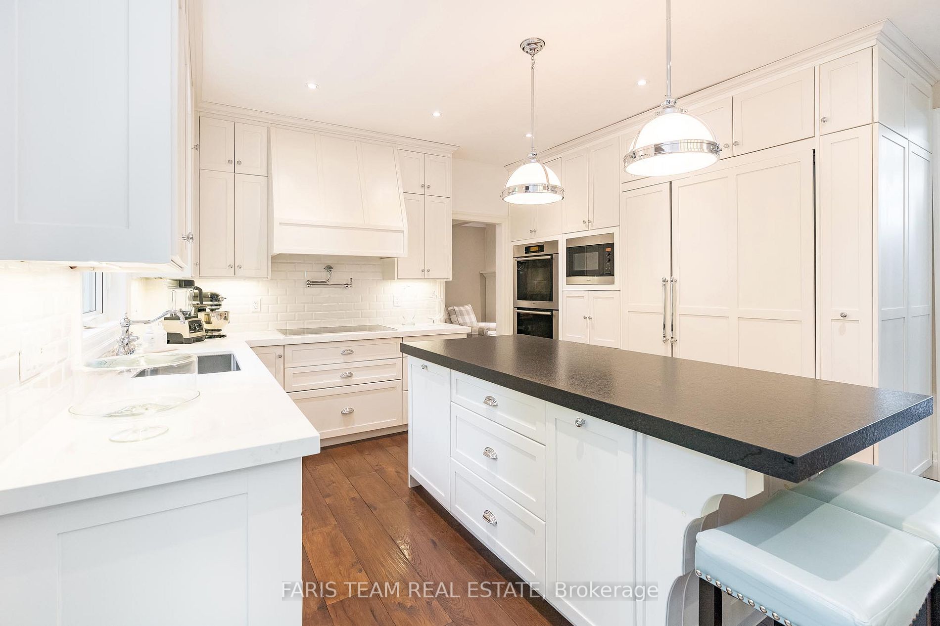 62 Wasaga Sands Dr