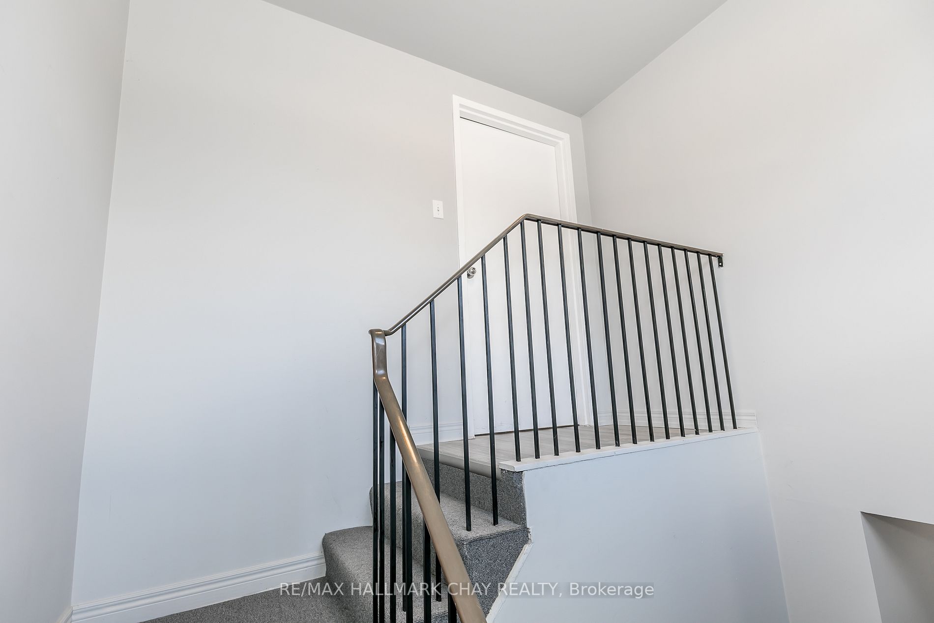 121 Big Bay Point Rd, #Upper