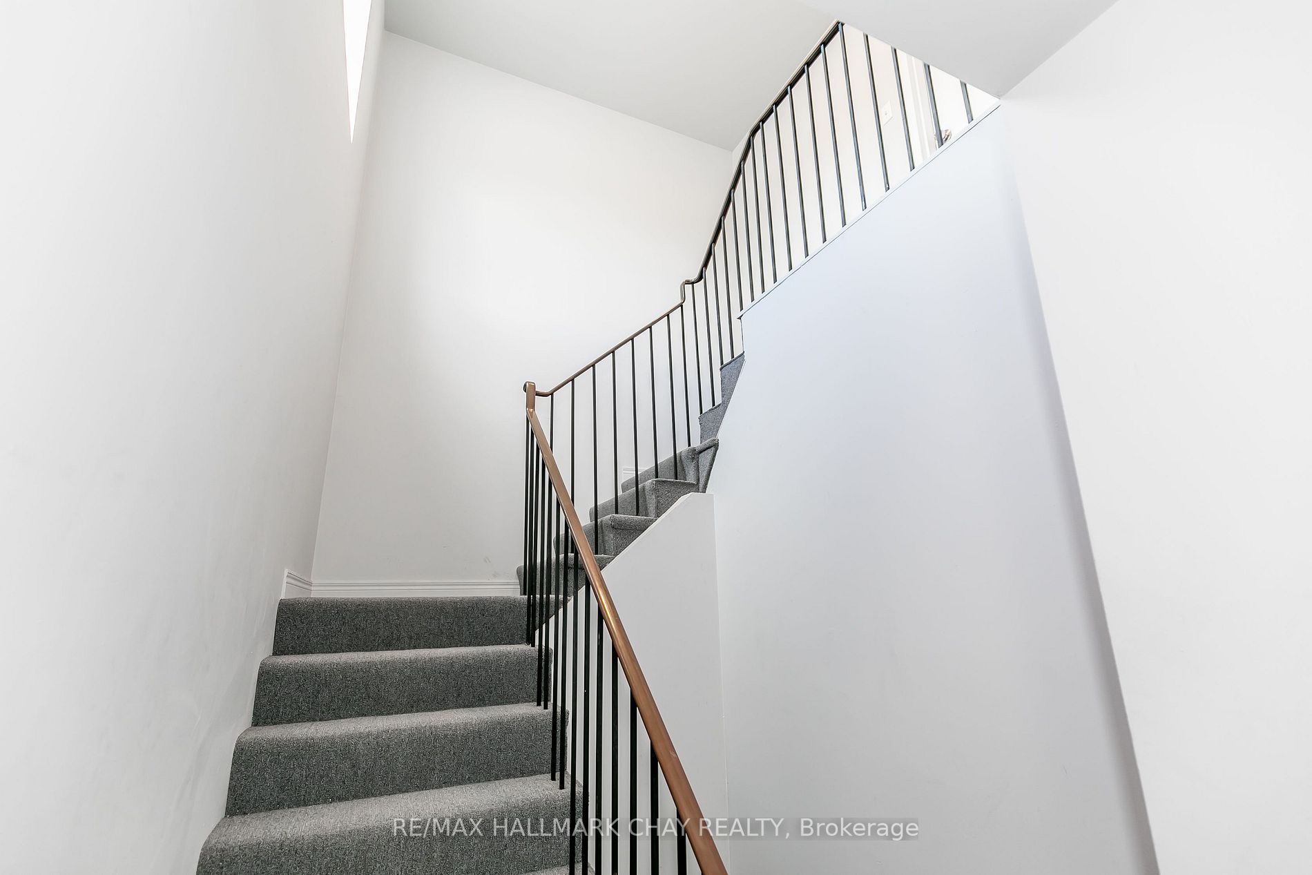 121 Big Bay Point Rd, #Upper