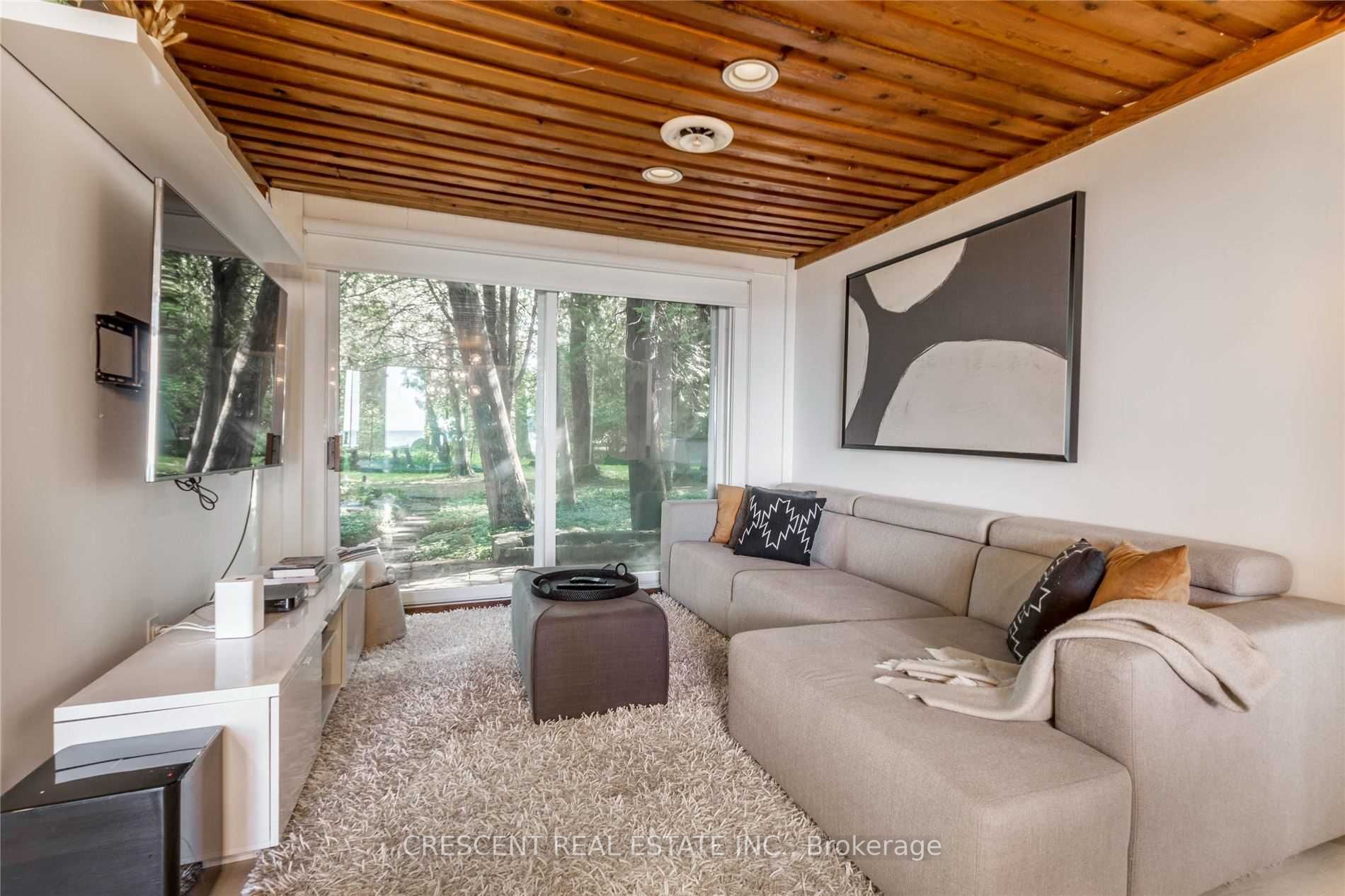 37 Georgian Manor Dr