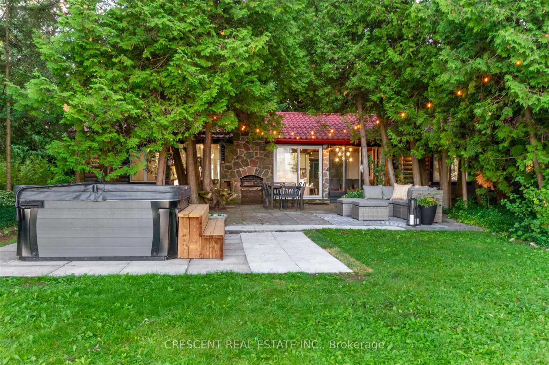 37 Georgian Manor Dr