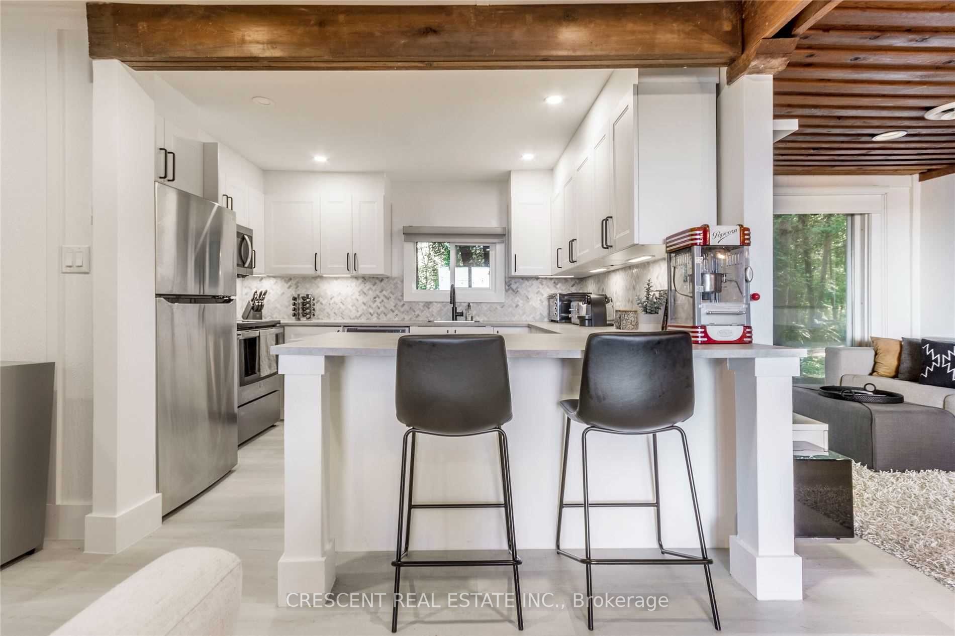 37 Georgian Manor Dr