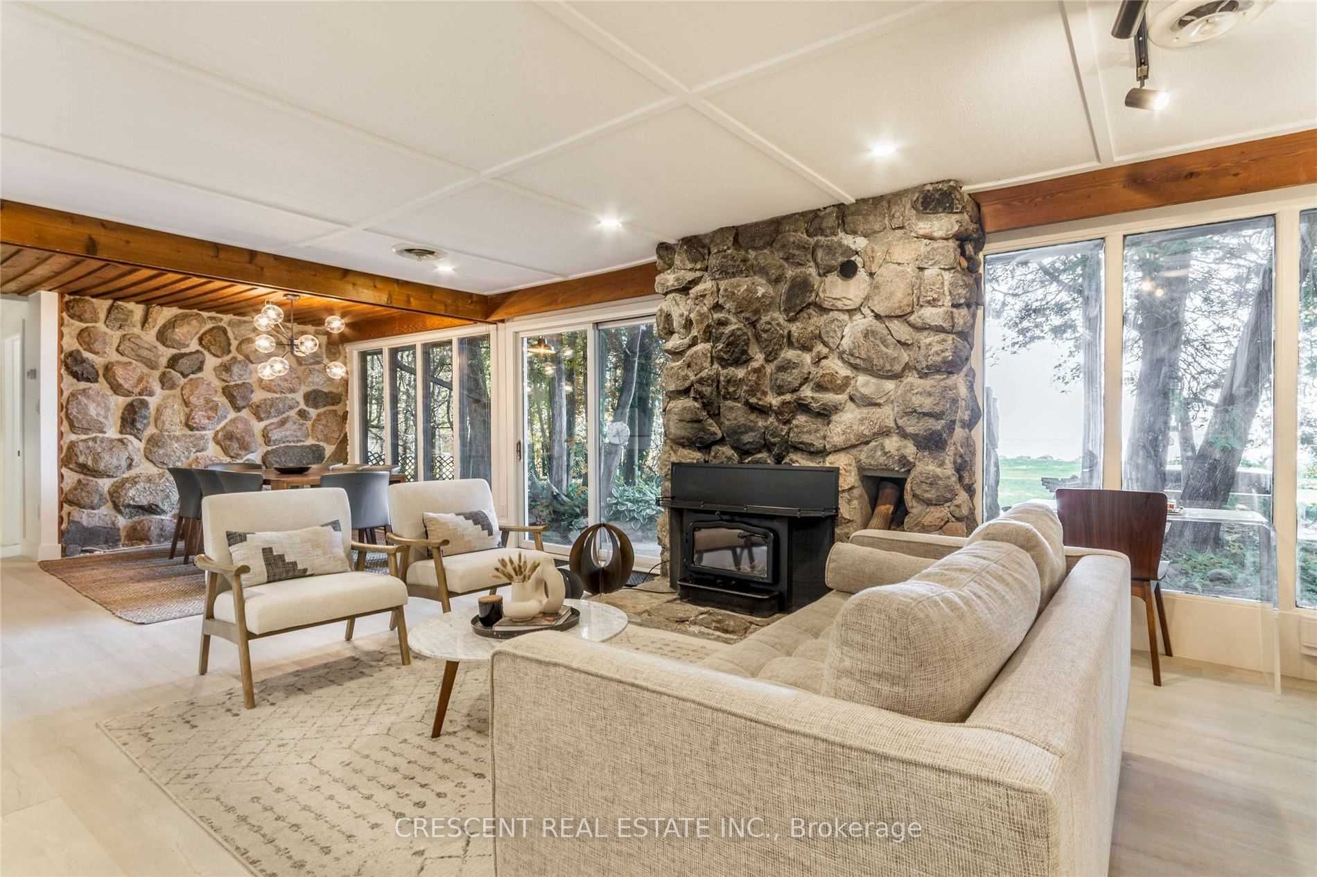 37 Georgian Manor Dr