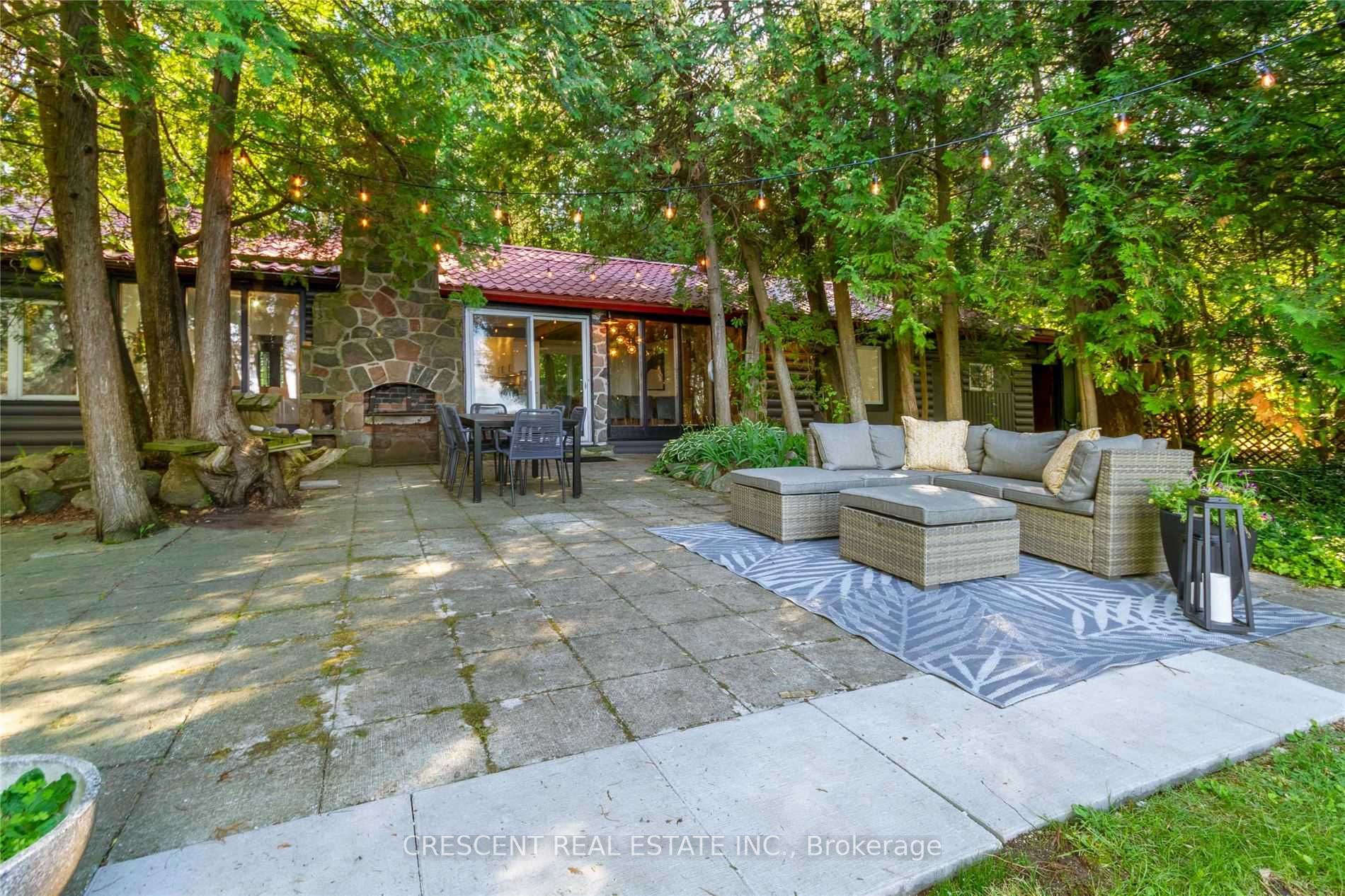 37 Georgian Manor Dr