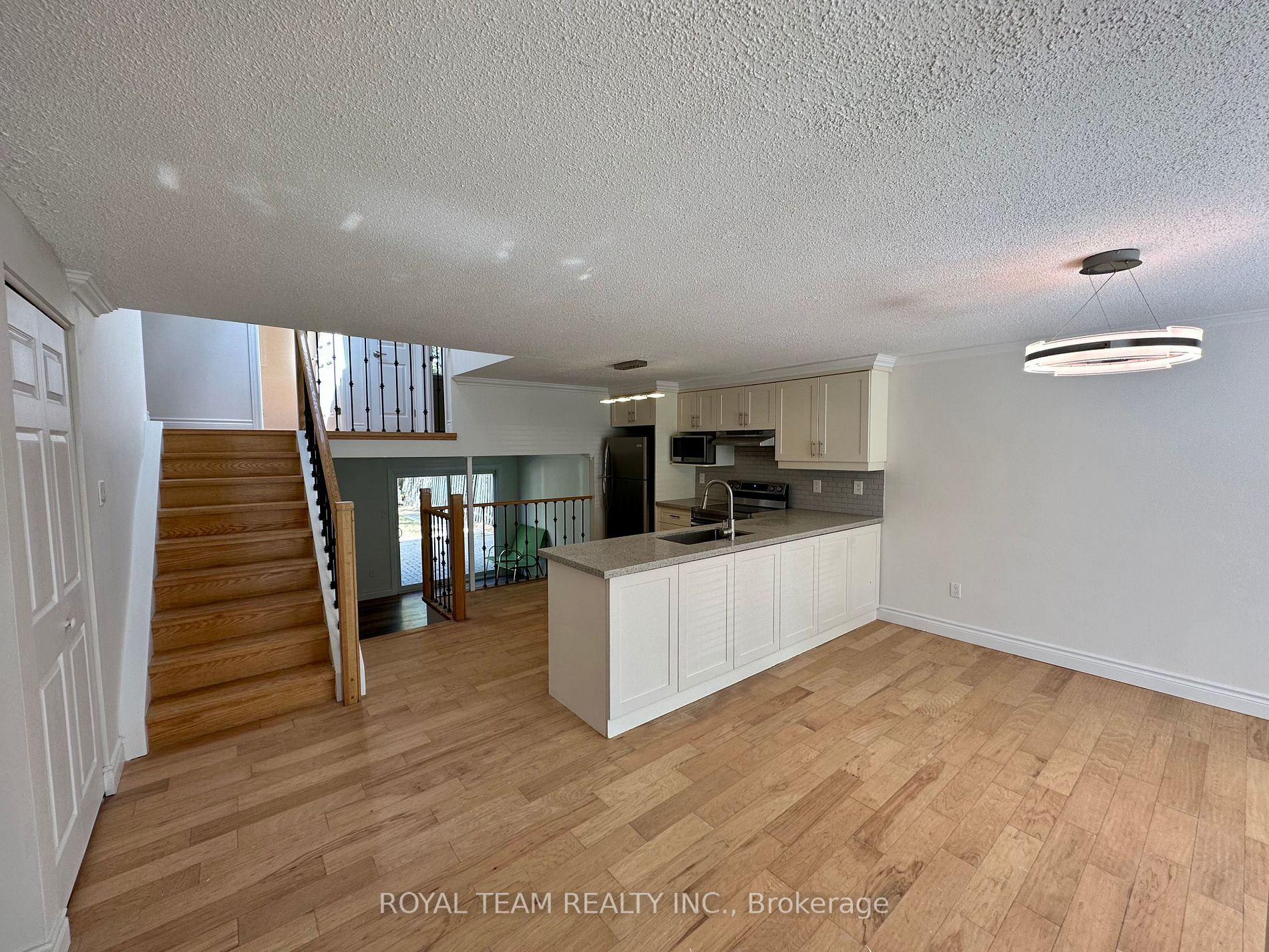 38 Doris Dr
