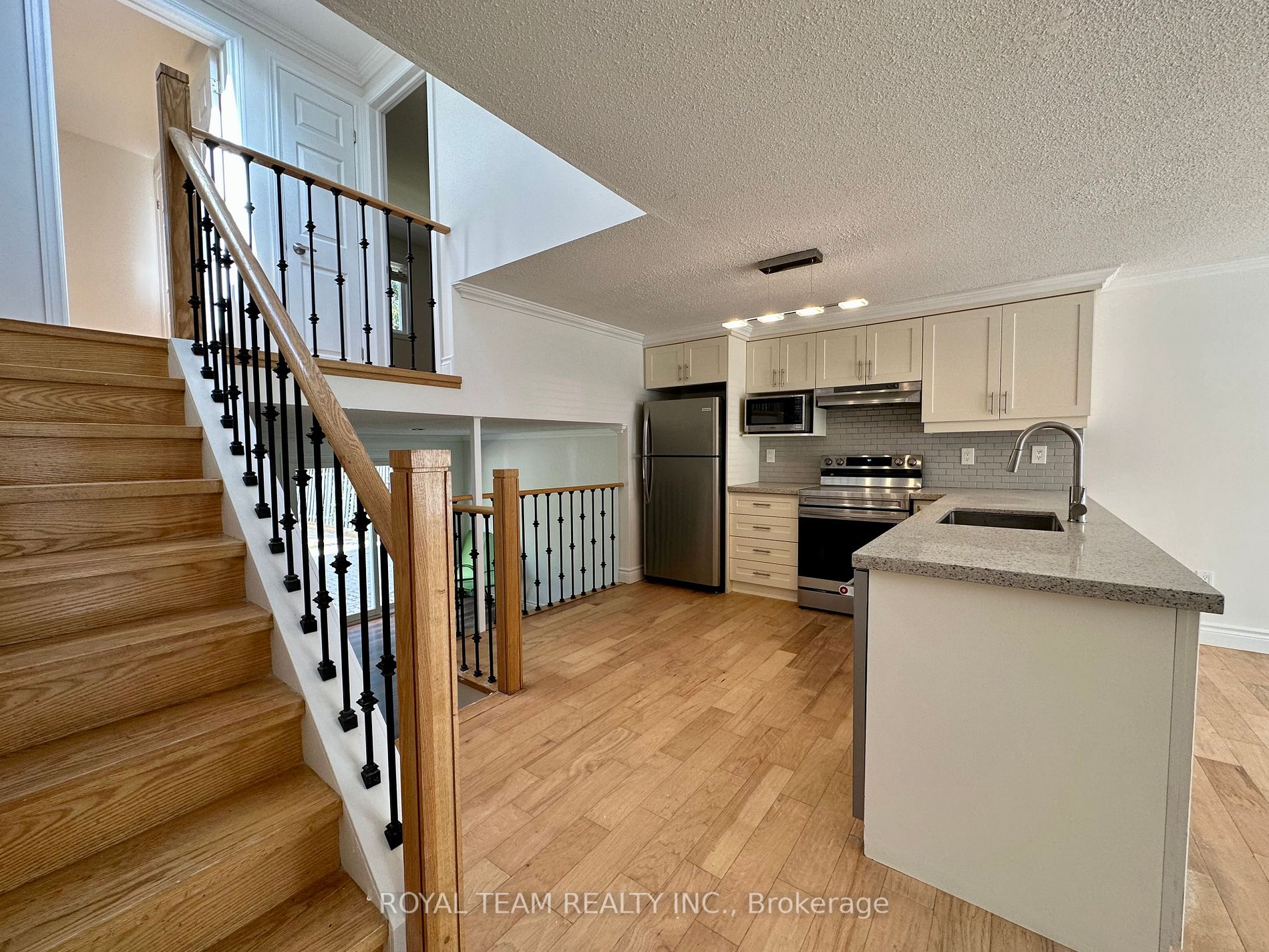 38 Doris Dr