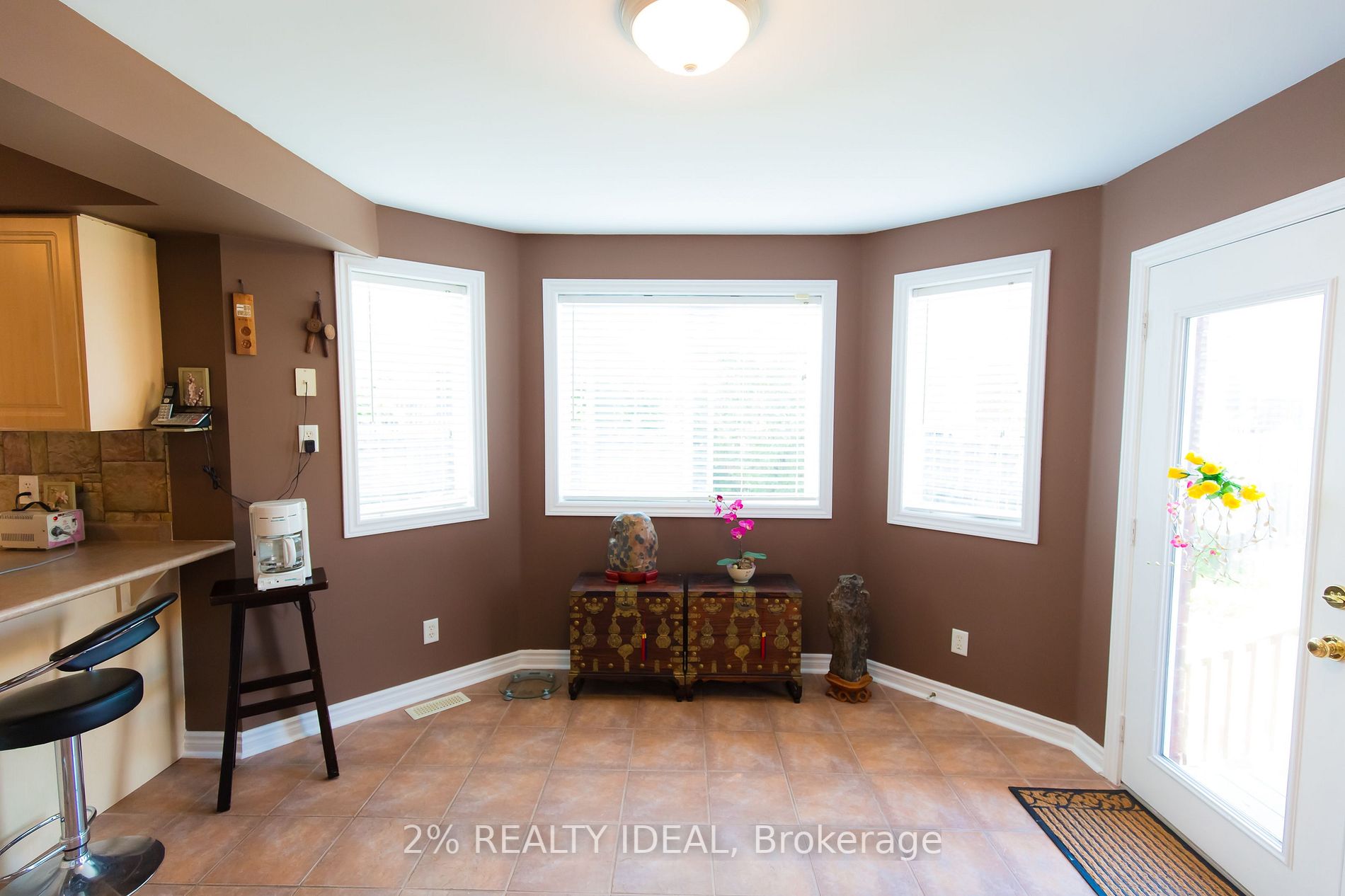 82 Sproule Dr