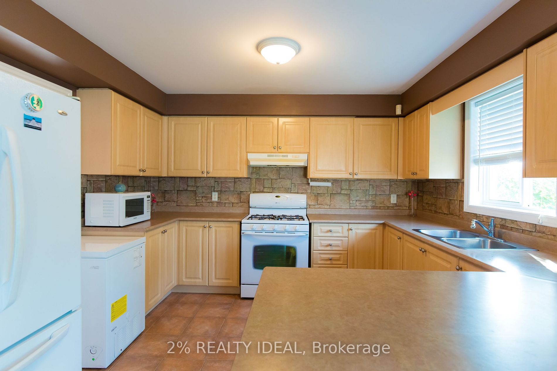82 Sproule Dr