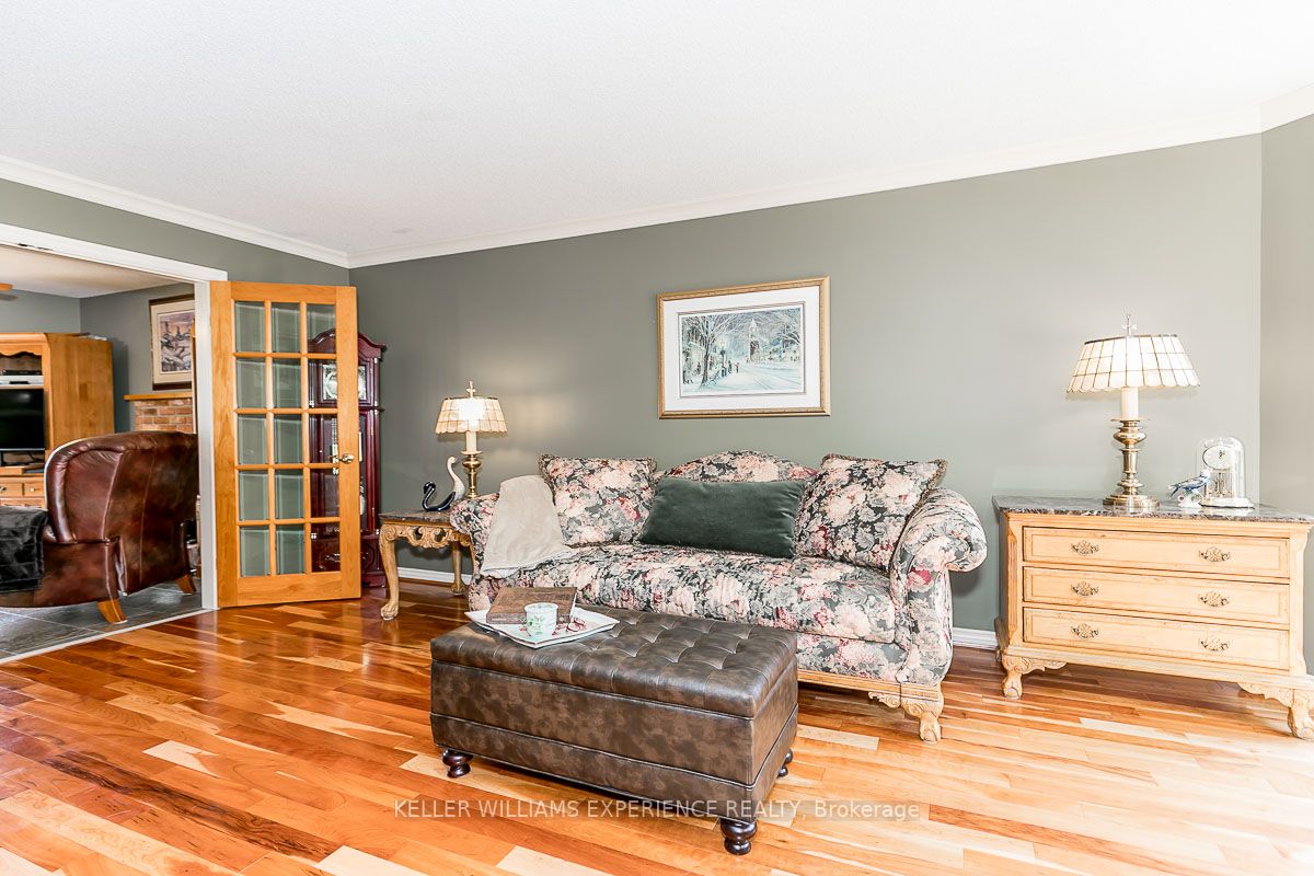 9 Layton Cres