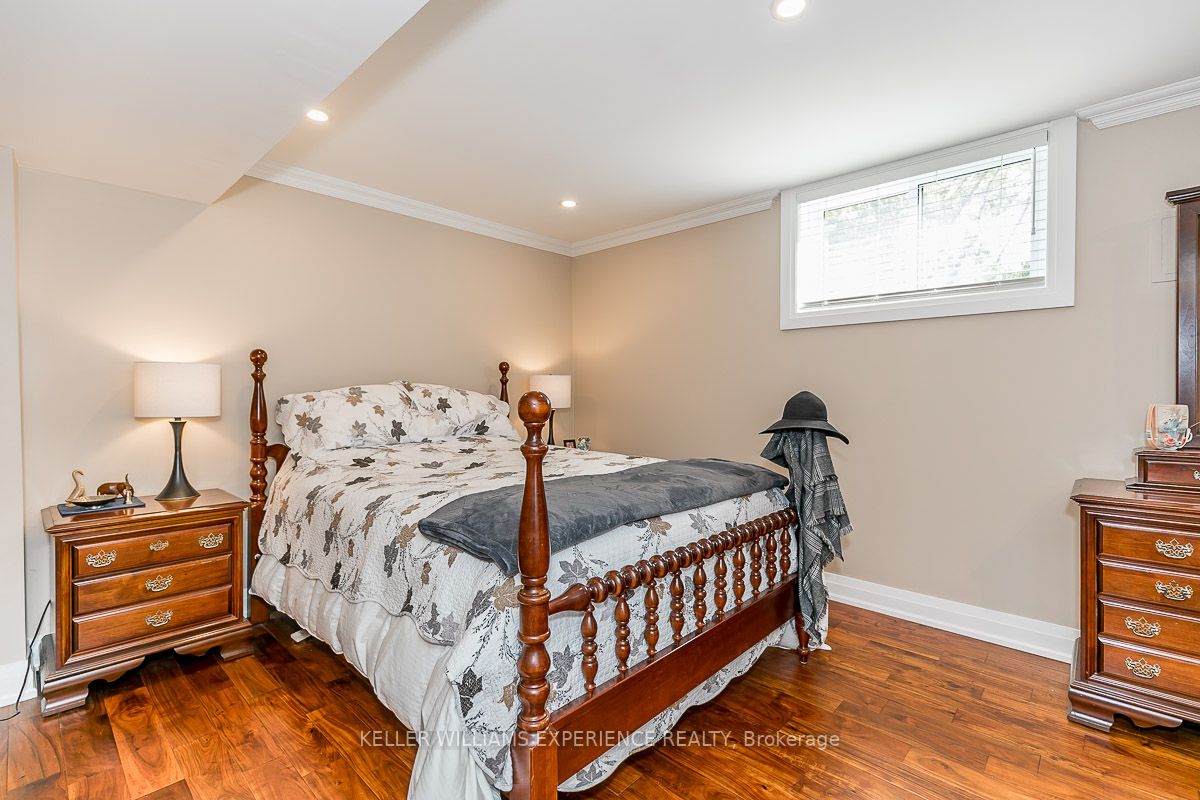 9 Layton Cres
