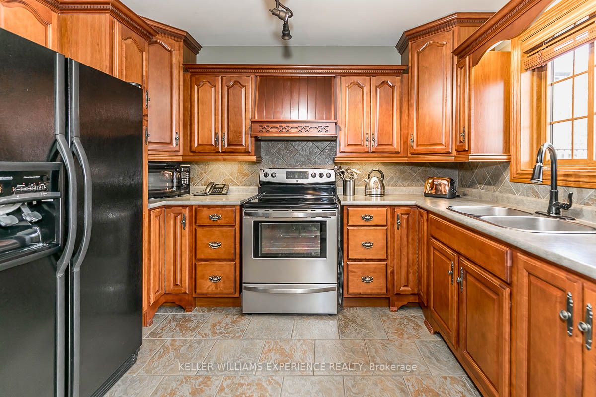 9 Layton Cres