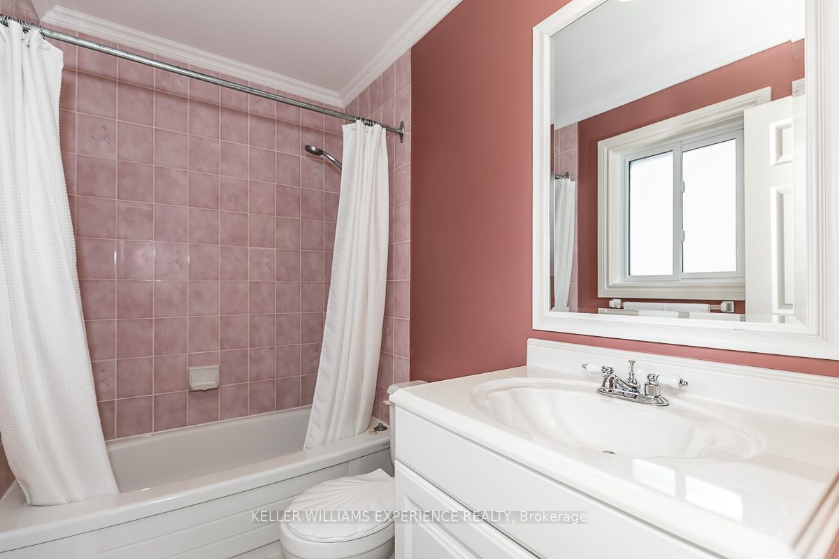 9 Layton Cres