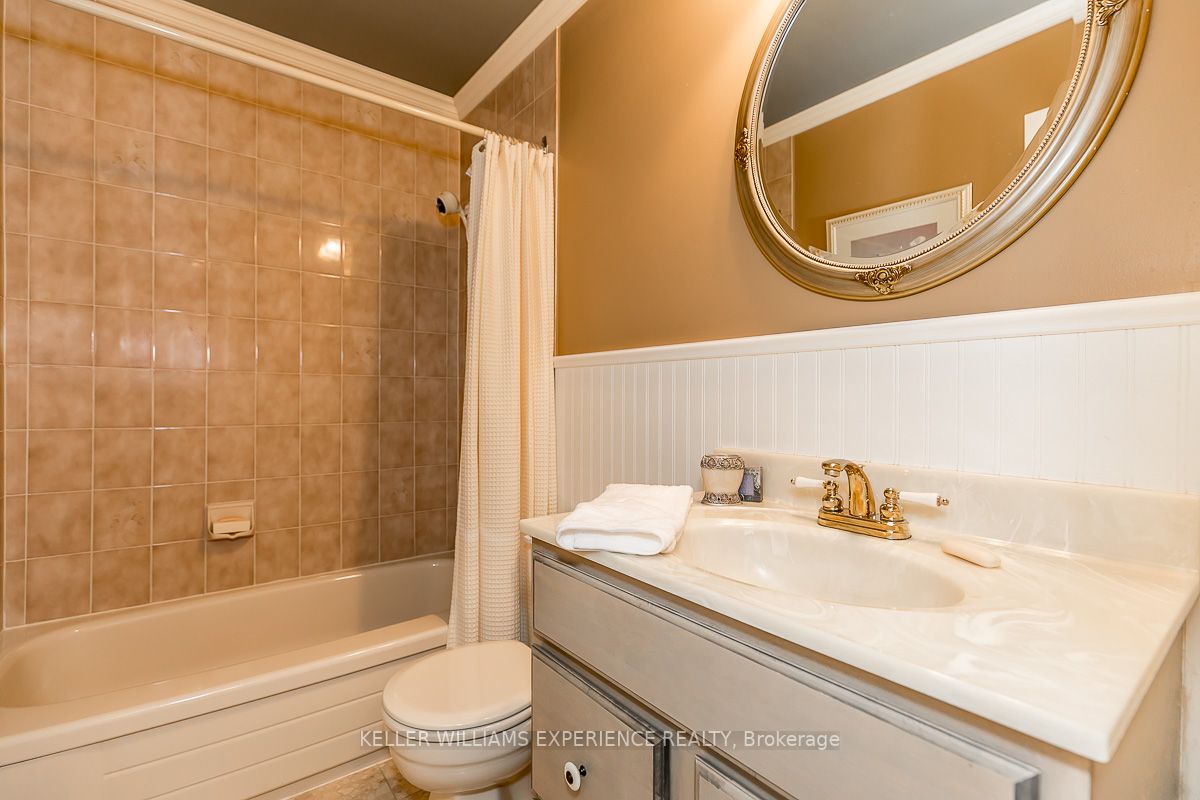 9 Layton Cres