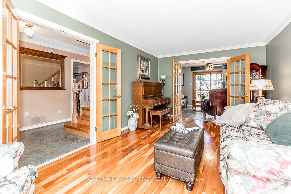 9 Layton Cres