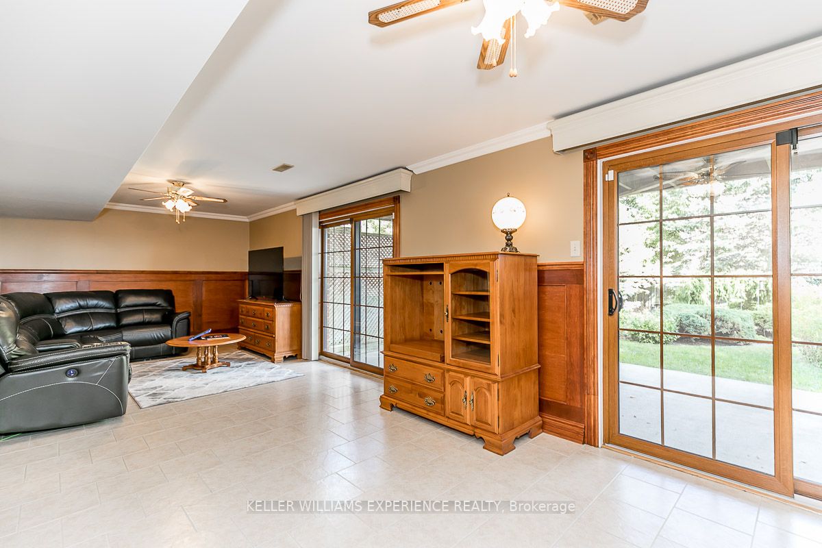 9 Layton Cres