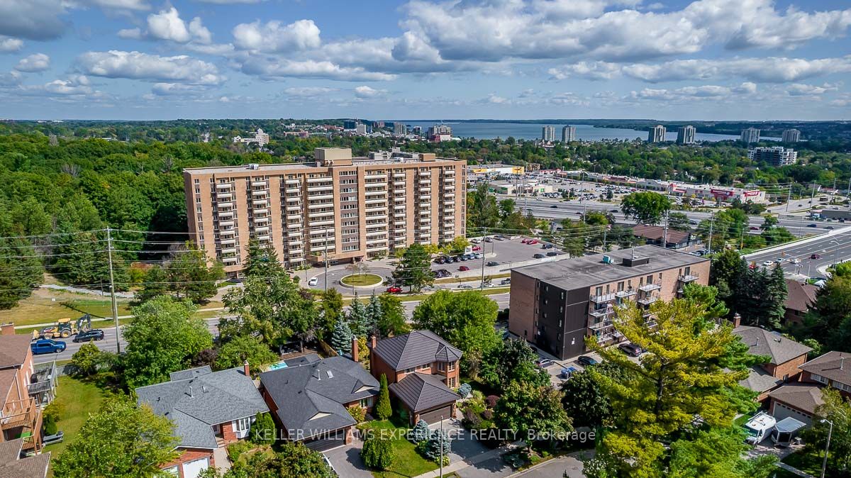 9 Layton Cres