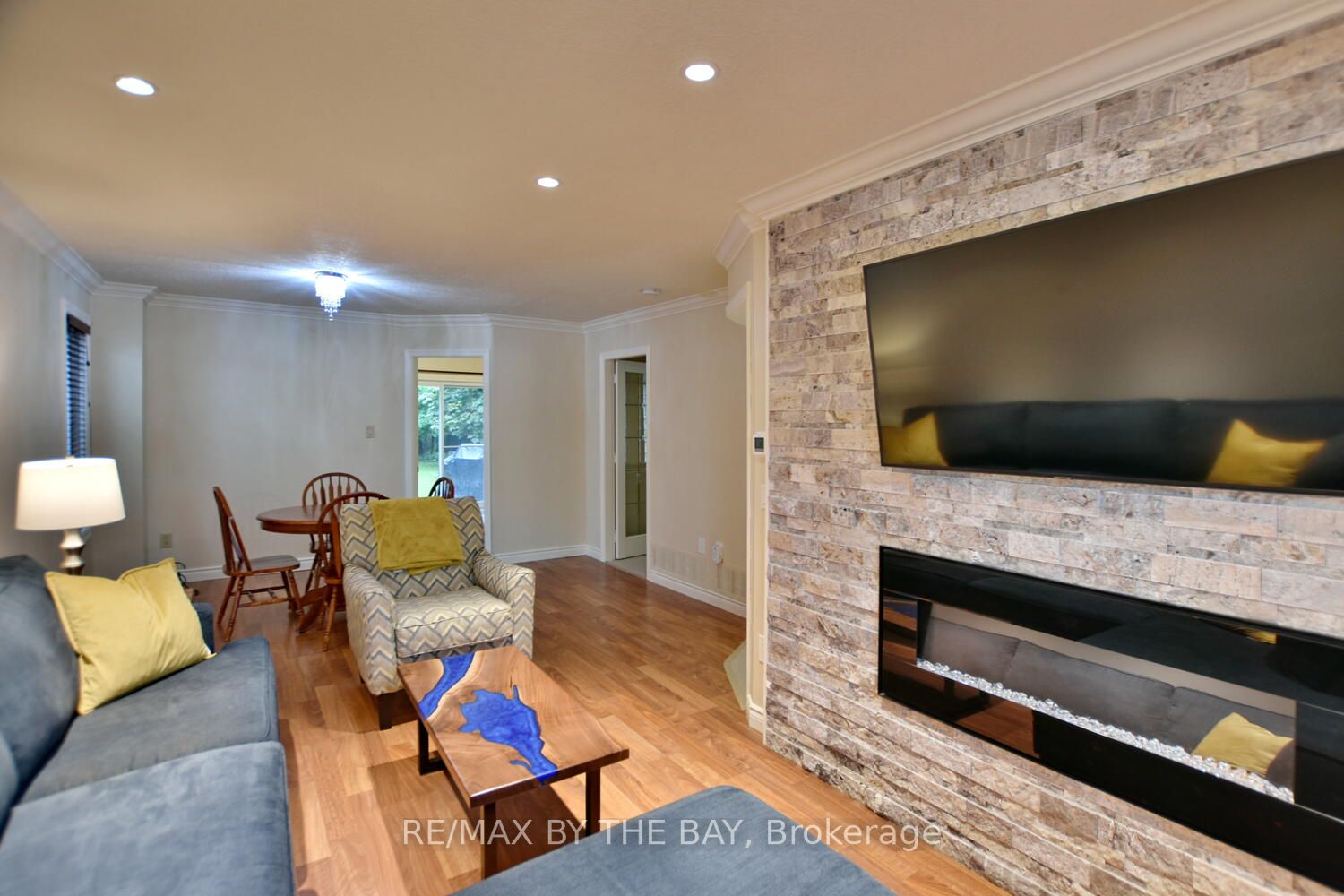83 Royal Beech Dr