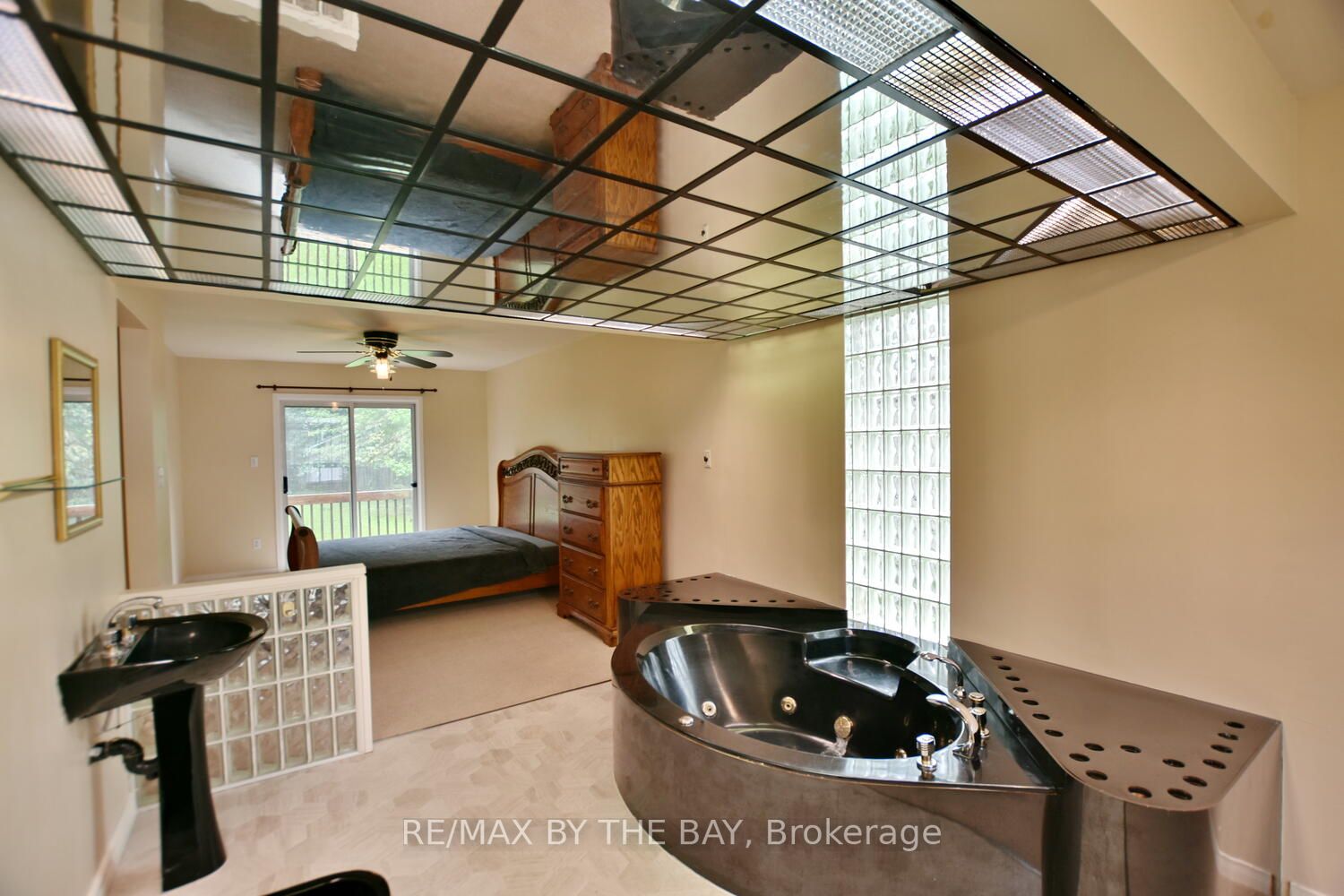 83 Royal Beech Dr