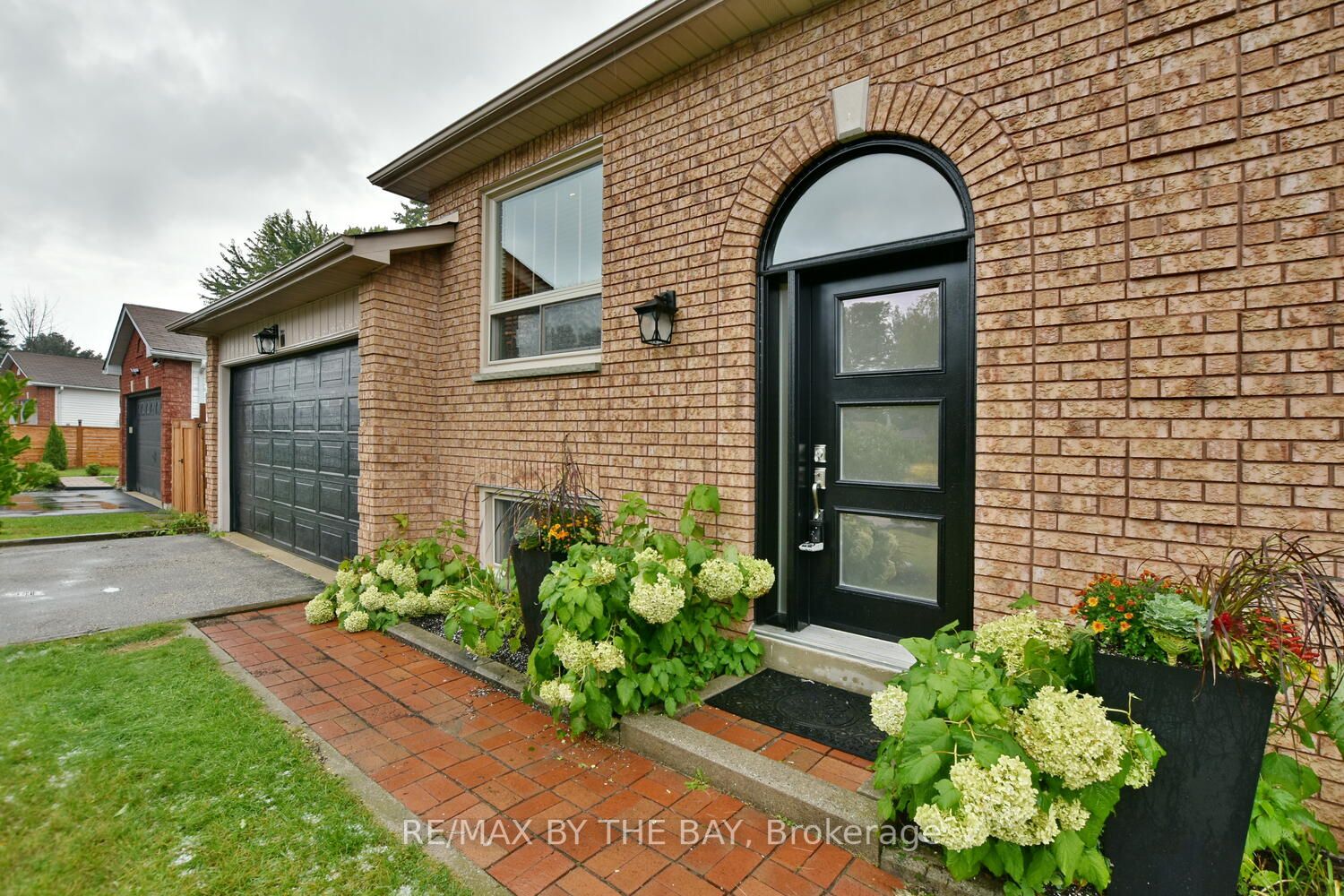 83 Royal Beech Dr