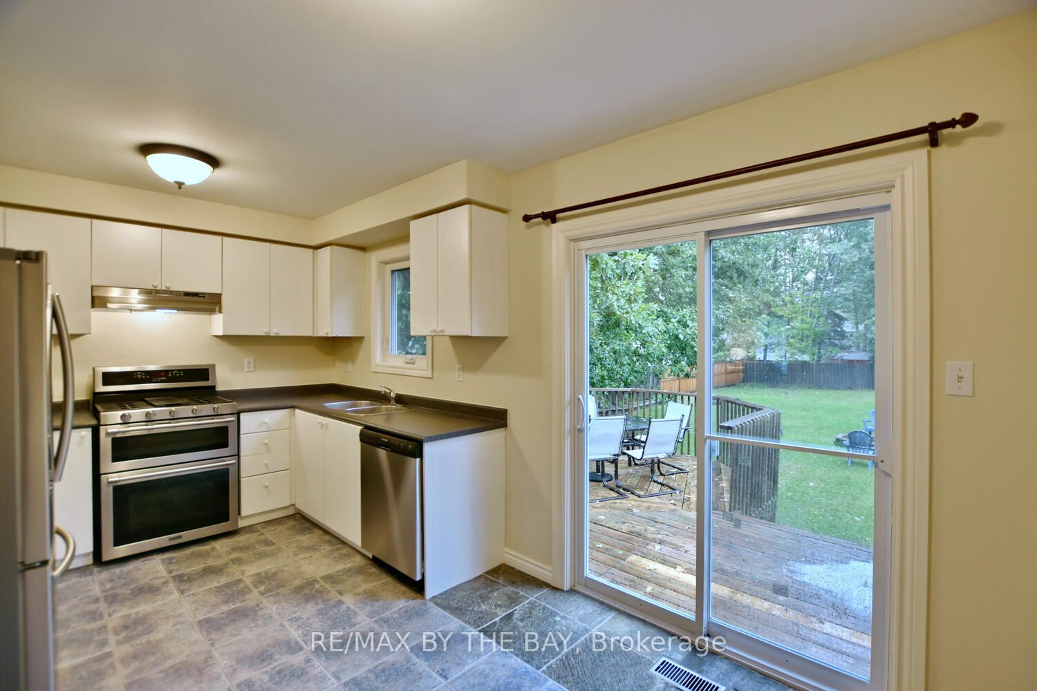 83 Royal Beech Dr