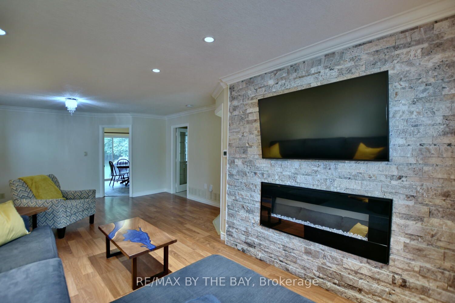 83 Royal Beech Dr