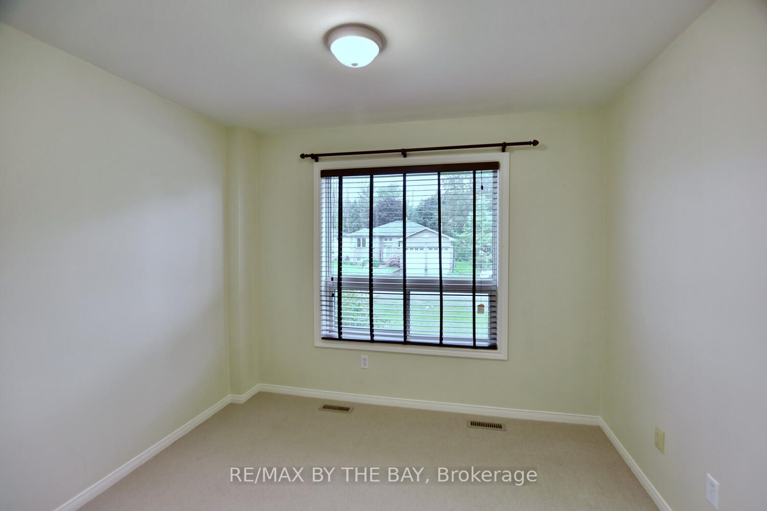 83 Royal Beech Dr
