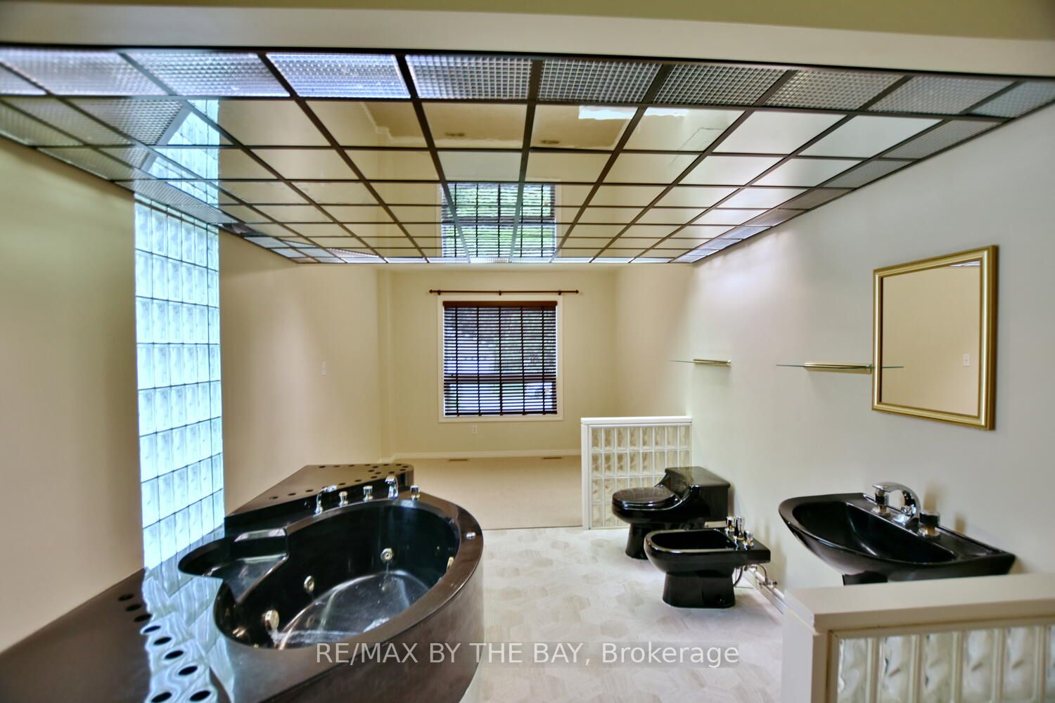 83 Royal Beech Dr