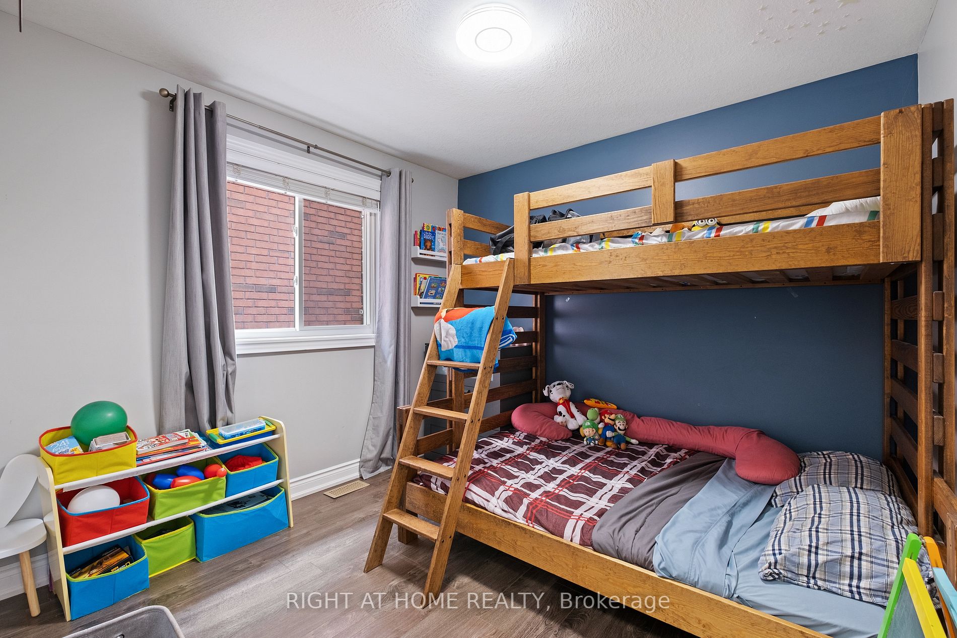 26 Empire Dr