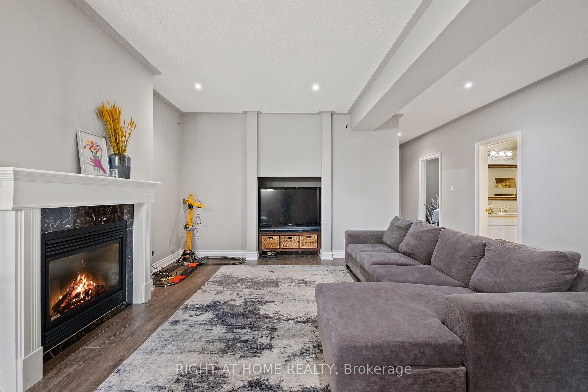 26 Empire Dr