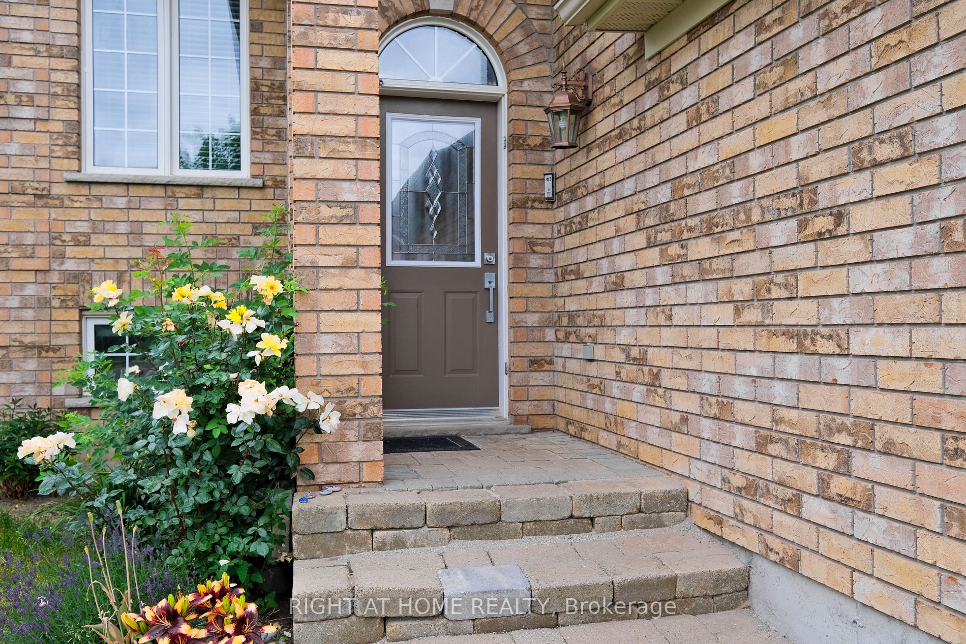 26 Empire Dr