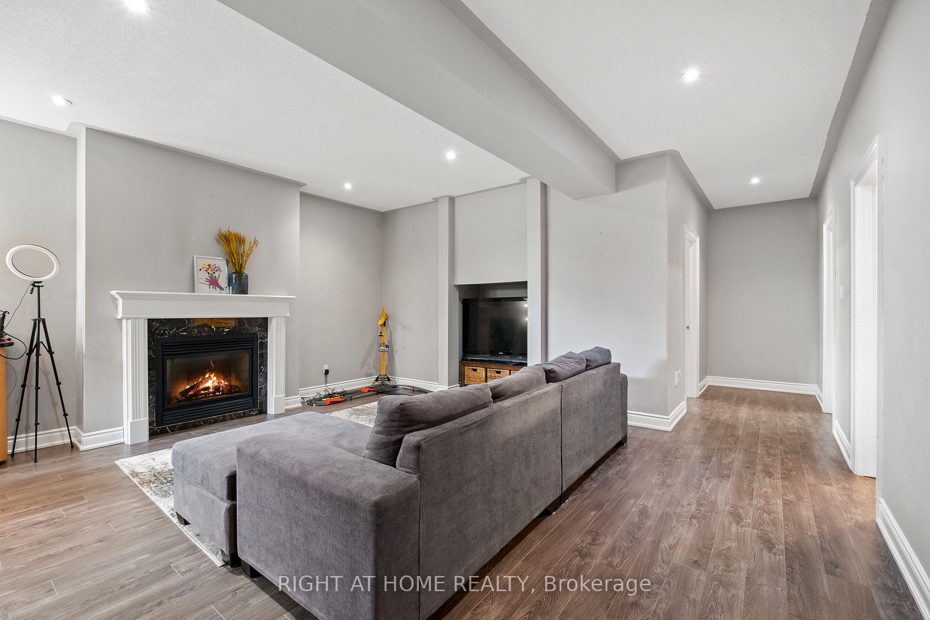 26 Empire Dr