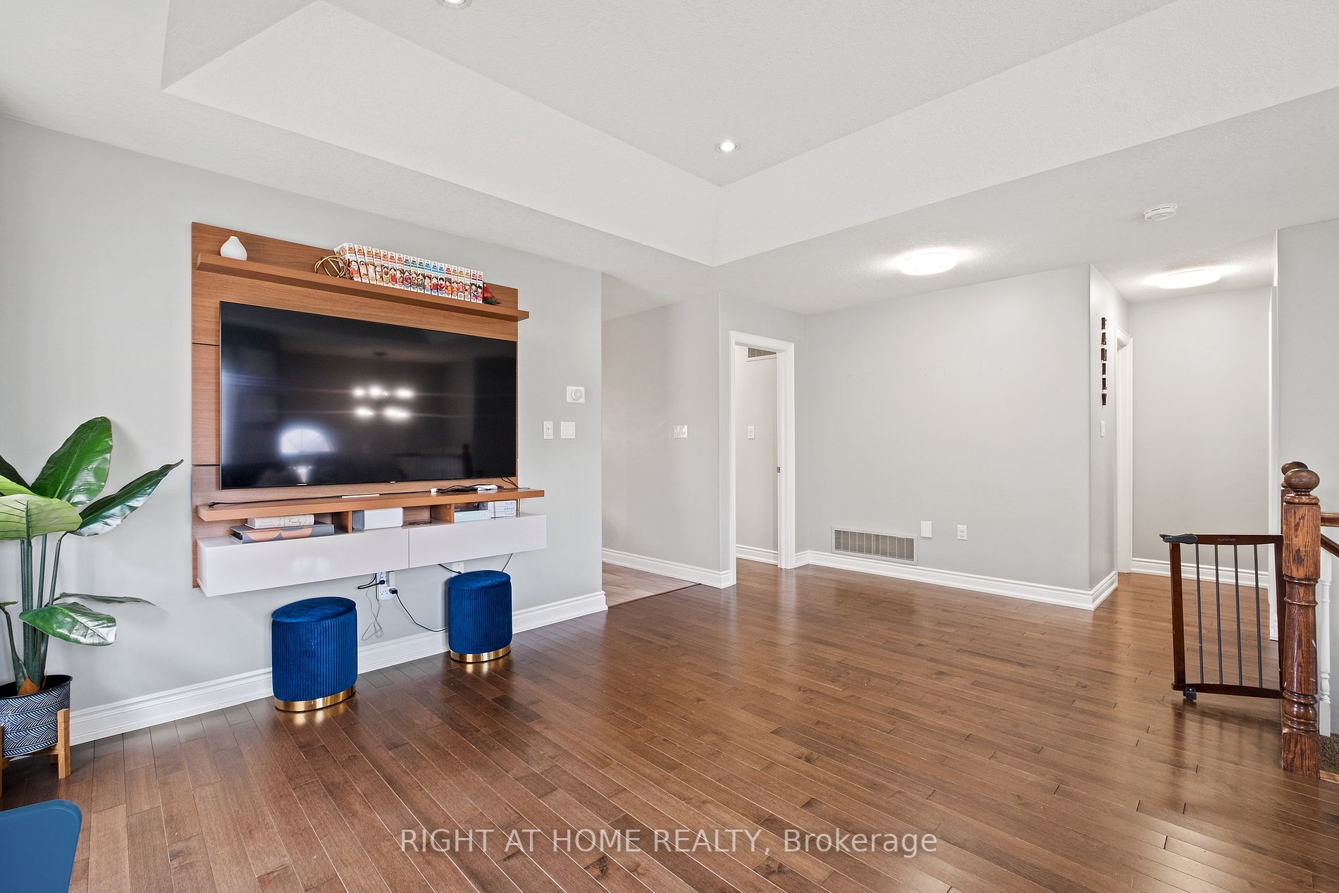 26 Empire Dr