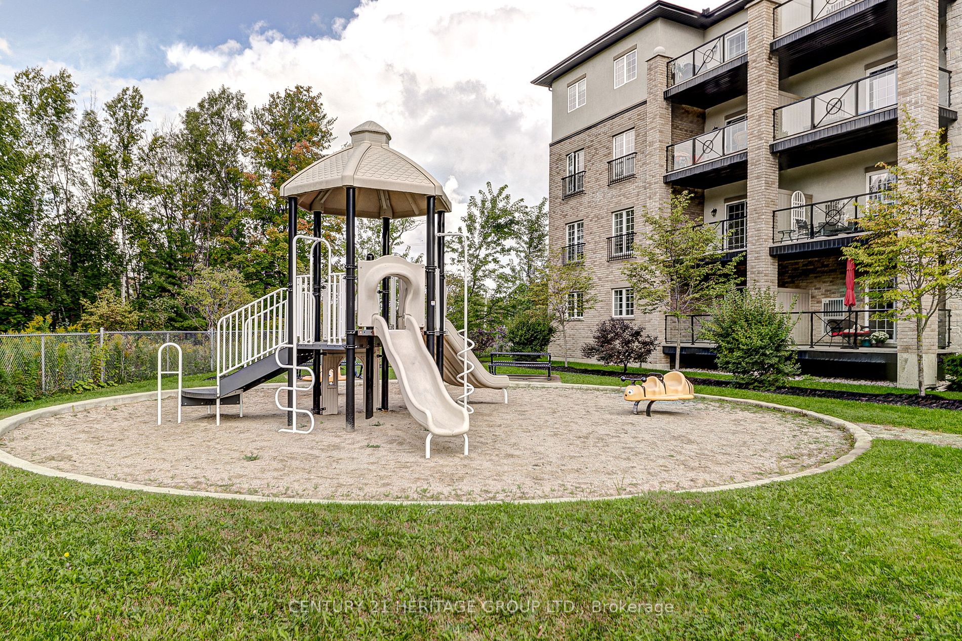 40 Ferndale Dr S, #111
