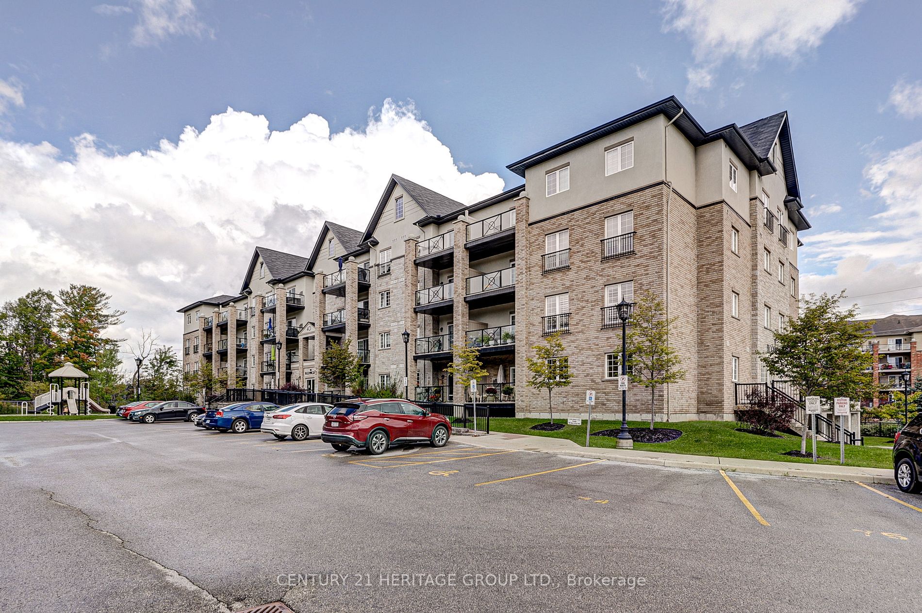 40 Ferndale Dr S, #111