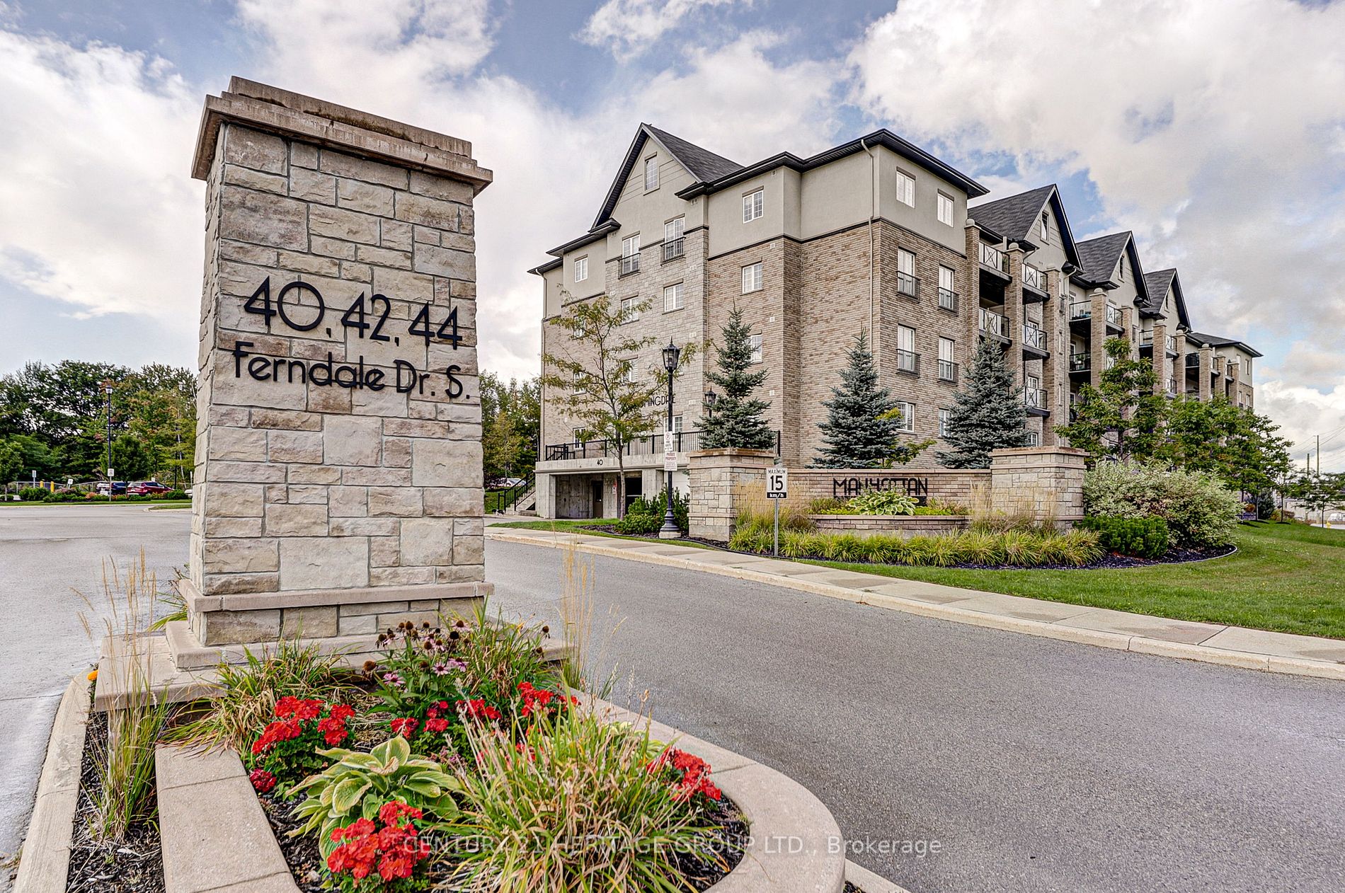 40 Ferndale Dr S, #111