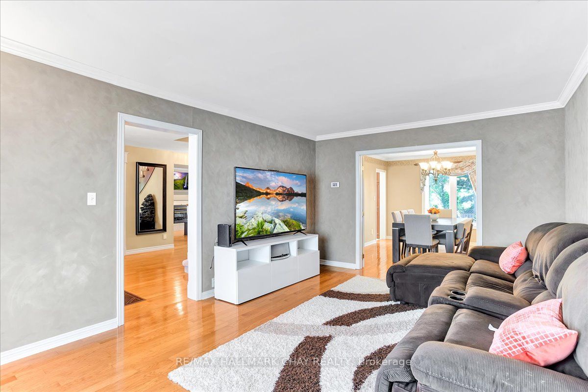 23 Thackeray Cres